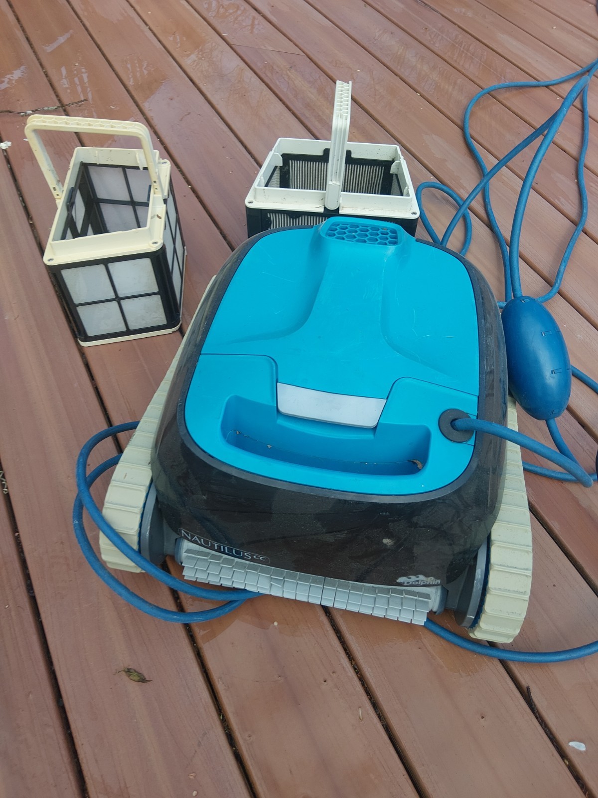 Dolphin Nautilus CC robotic pool cleaner 88886113-US