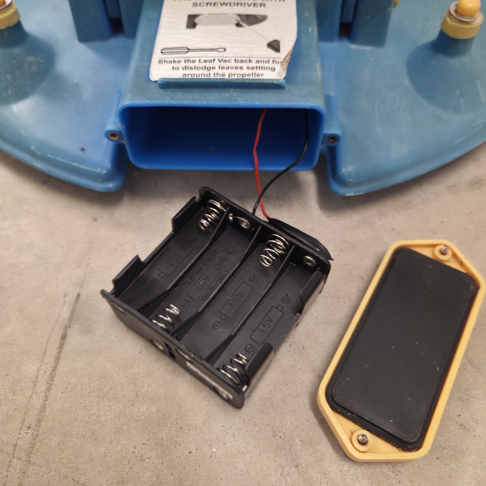 POOL BLASTER Pool Leaf Vacuum Battery Powered Handheld Skimmer LVAC100