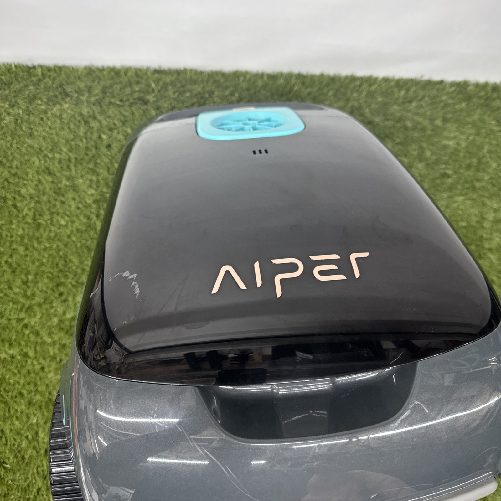 Aiper Scuba E1 Cordless Robotic Pool Cleaner Vacuum w/ Charger & Hook TESTED