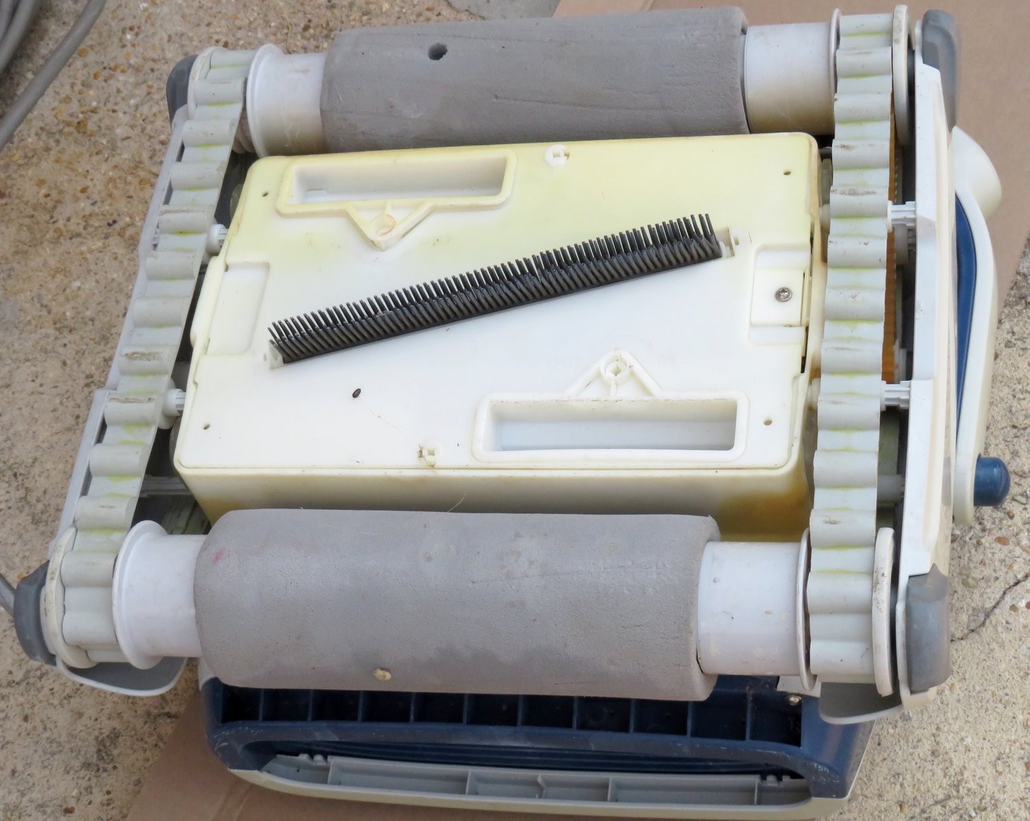 Aquabot Elite Pool Cleaner Robot – not fully tested – for parts or repair