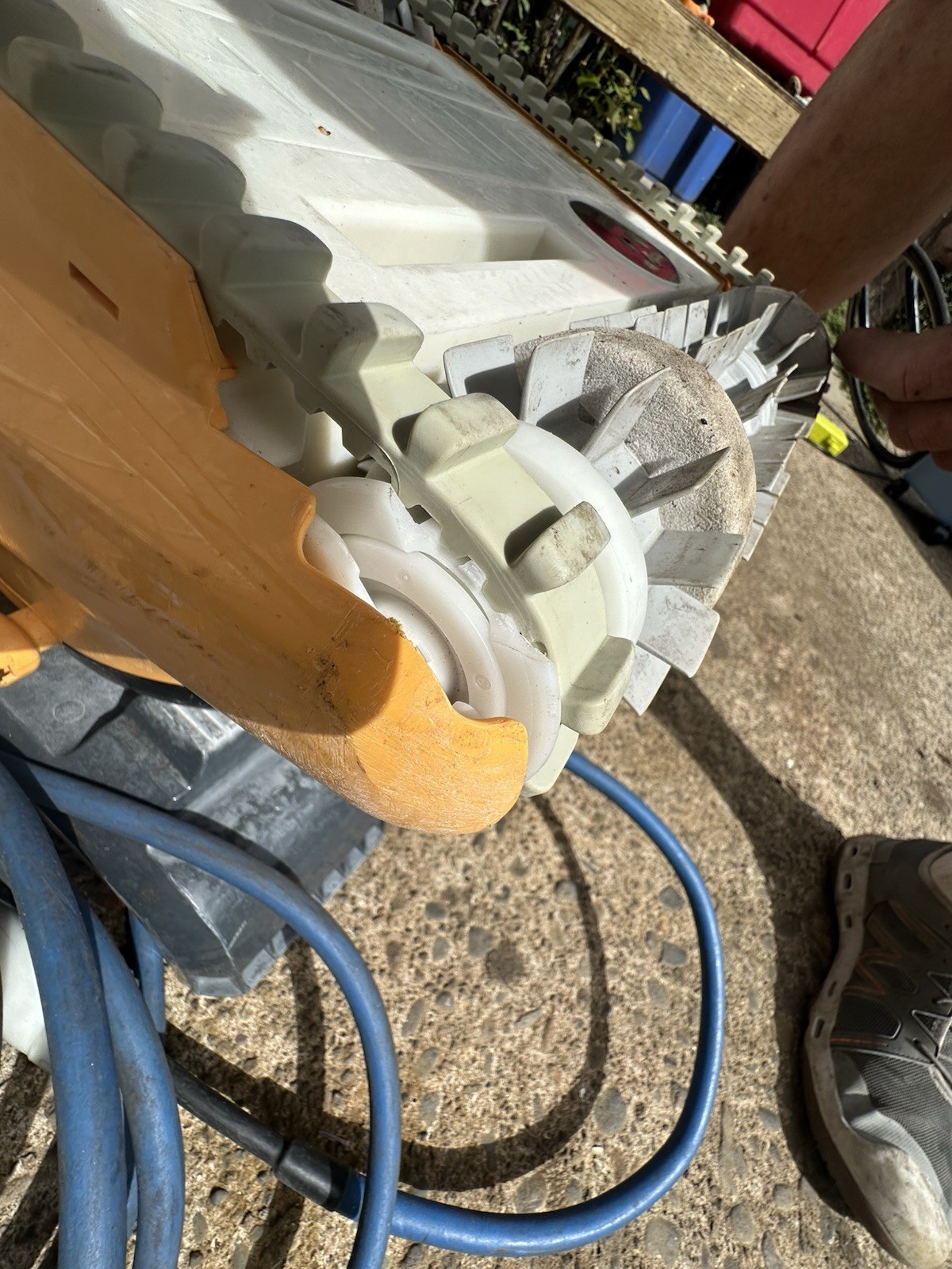 Dolphin Wave 60 Robotic Pool Cleaner for Commercial Pools (PARTS OR REPAIR)