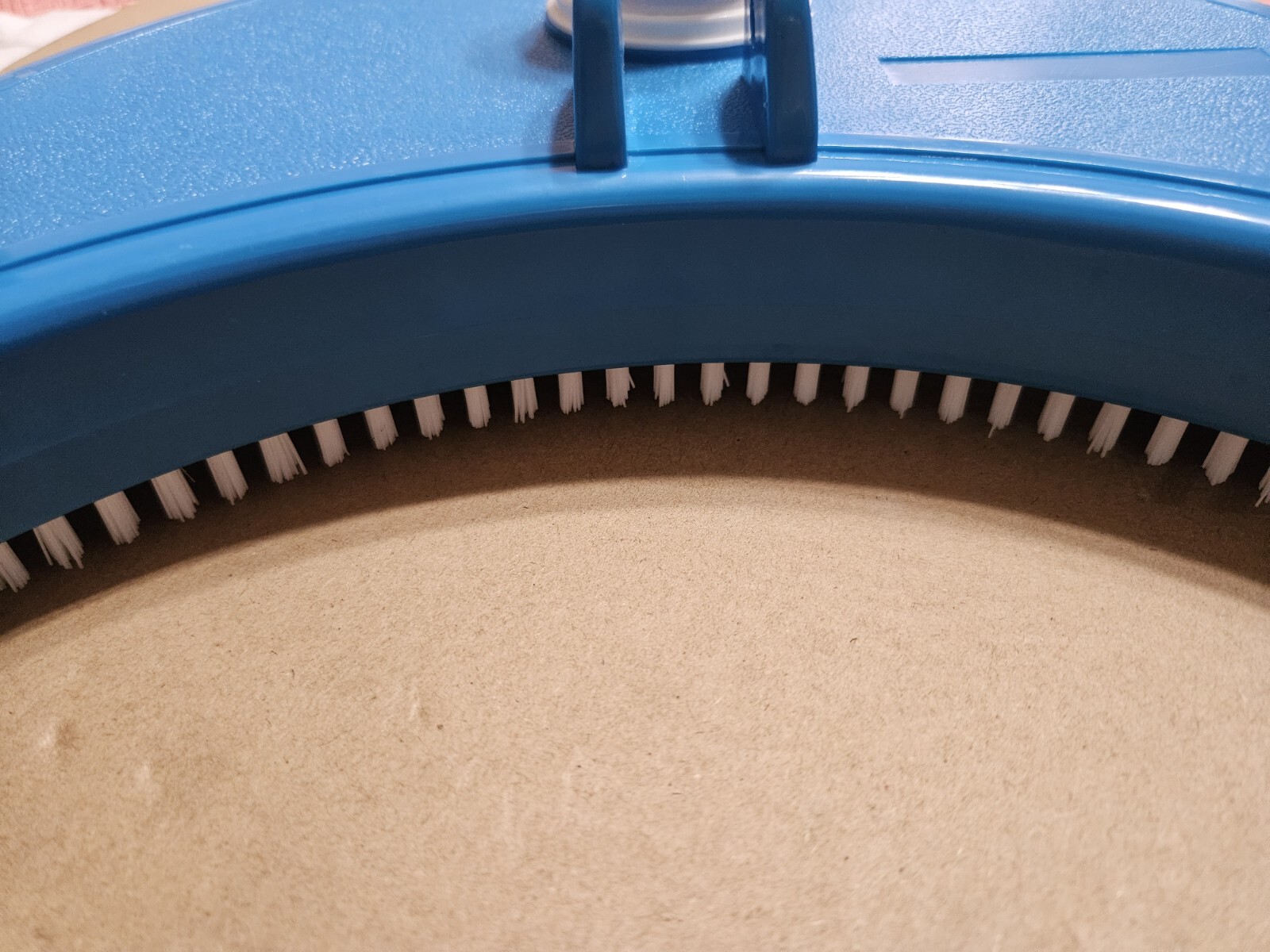 Pool Supply Weighted Half Moon Pool Vacuum Head For Swimming Pools Spas