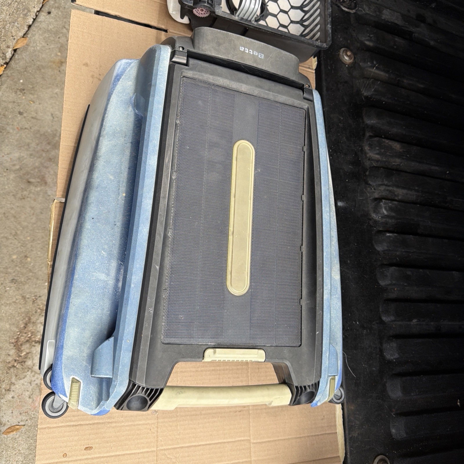 Betta Bot Vacuum for Swimming Pool Water Cleaning For Parts/repairs UNTESTED