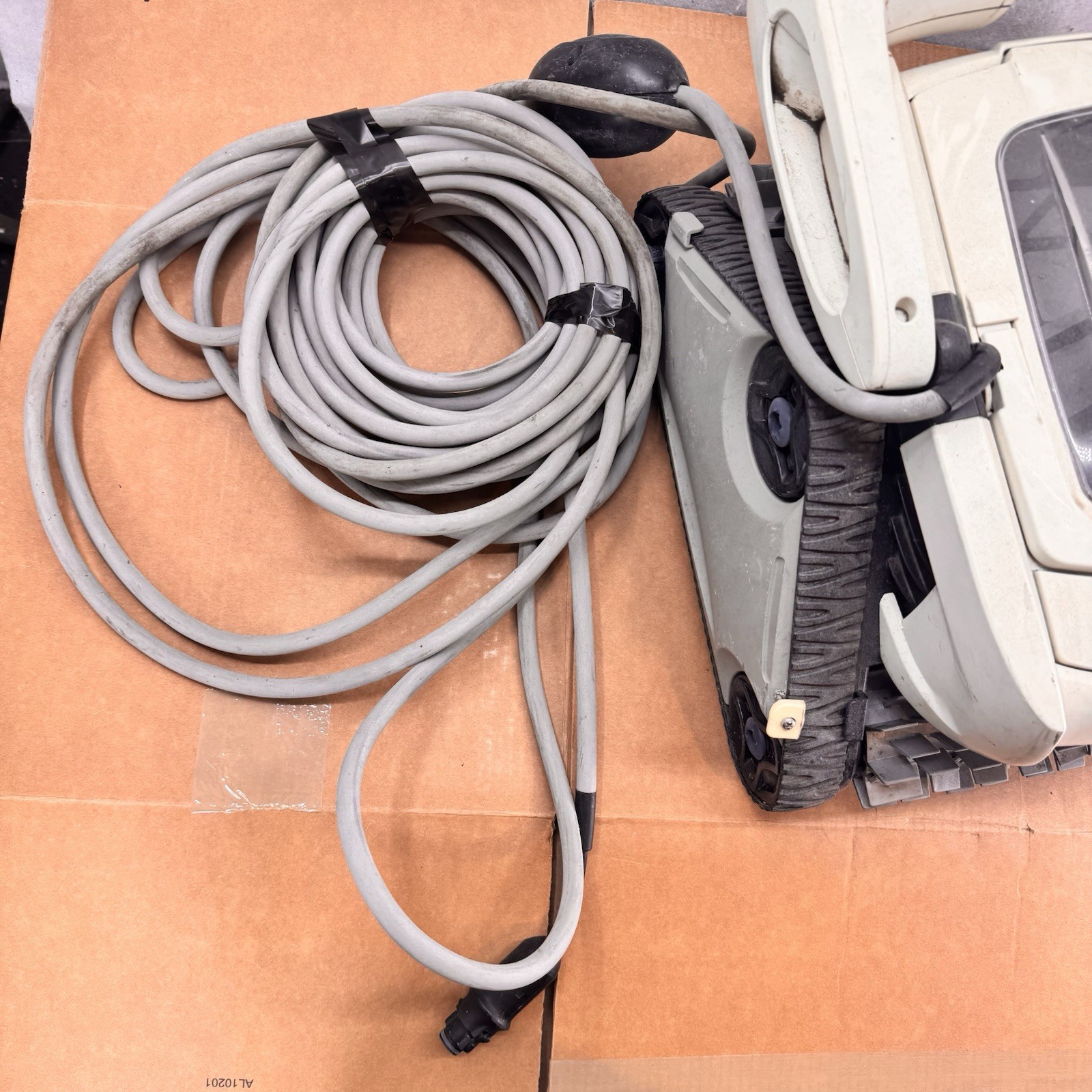 Polaris Zodiac P825 Robotic Pool Cleaner Untested For Parts Repair w/ Cable