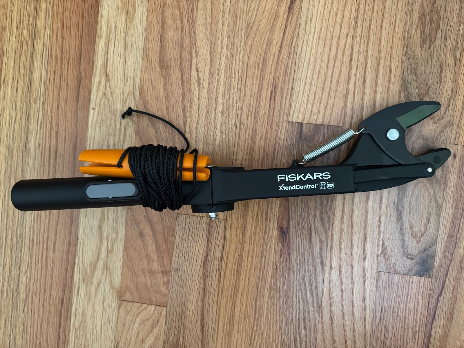 Fiskars XtendControl with Linear Double-Pulley Pruning Head and Cord