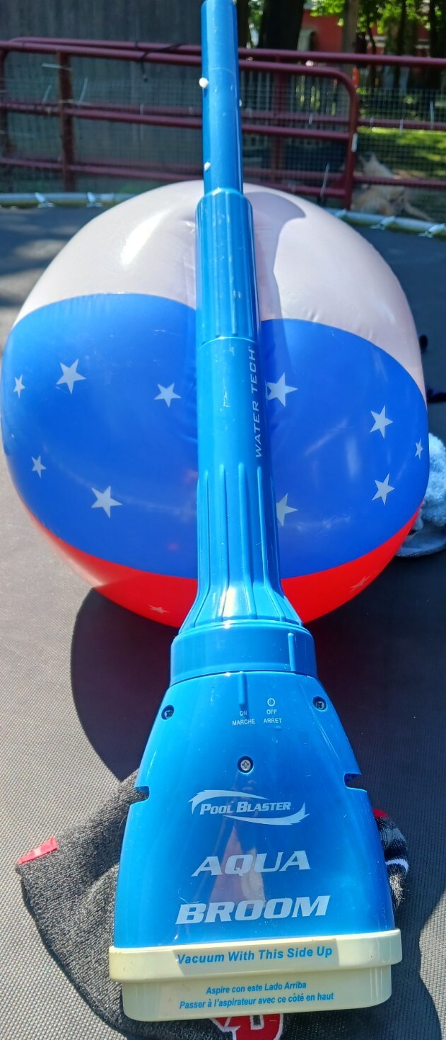 Water Tech Aqua Broom Pool Blaster Battery Operated- Works- Pre-owned