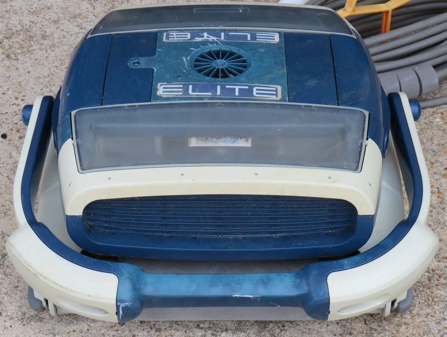 Aquabot Elite Pool Cleaner Robot – not fully tested – for parts or repair
