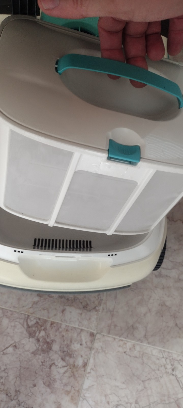 Aiper pool cleaning scuba L1 previously owned! Robot cleaner cordless! Wow!