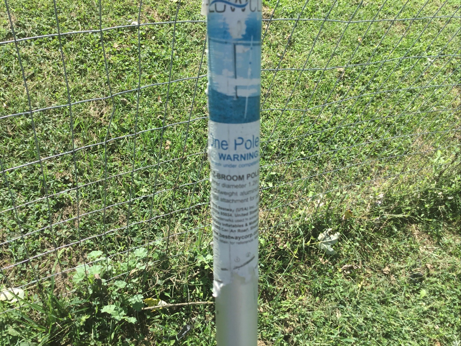 Adjustable 12-Foot Pool Cleaning Pole – Stylish Aluminum Telescoping Design