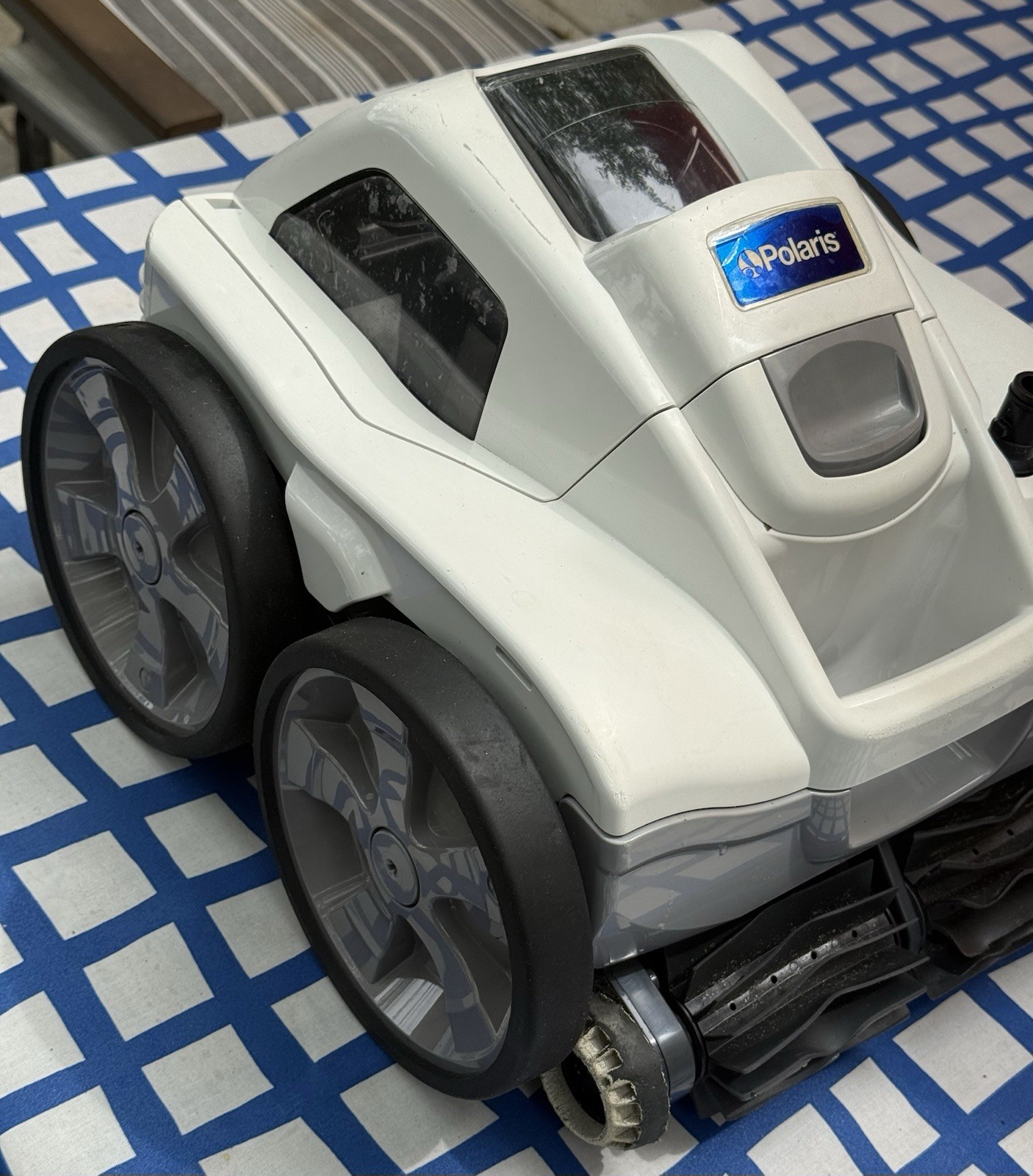 The Polaris Quattro P40 Pressure Side Pool Cleaner