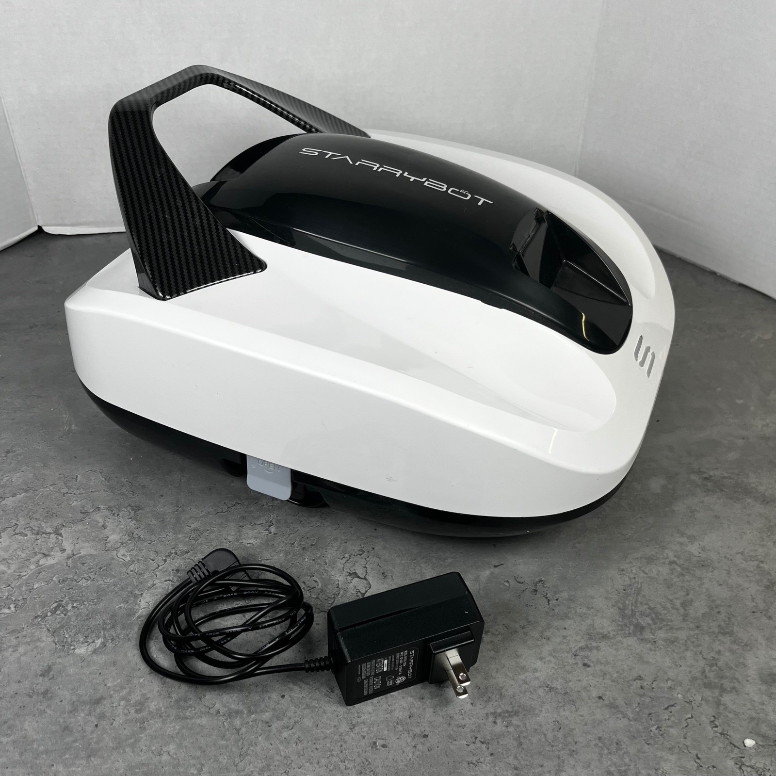 Starrybot Cordless Robotic Pool Cleaner ET2310 White Black Carbon Fiber Handle