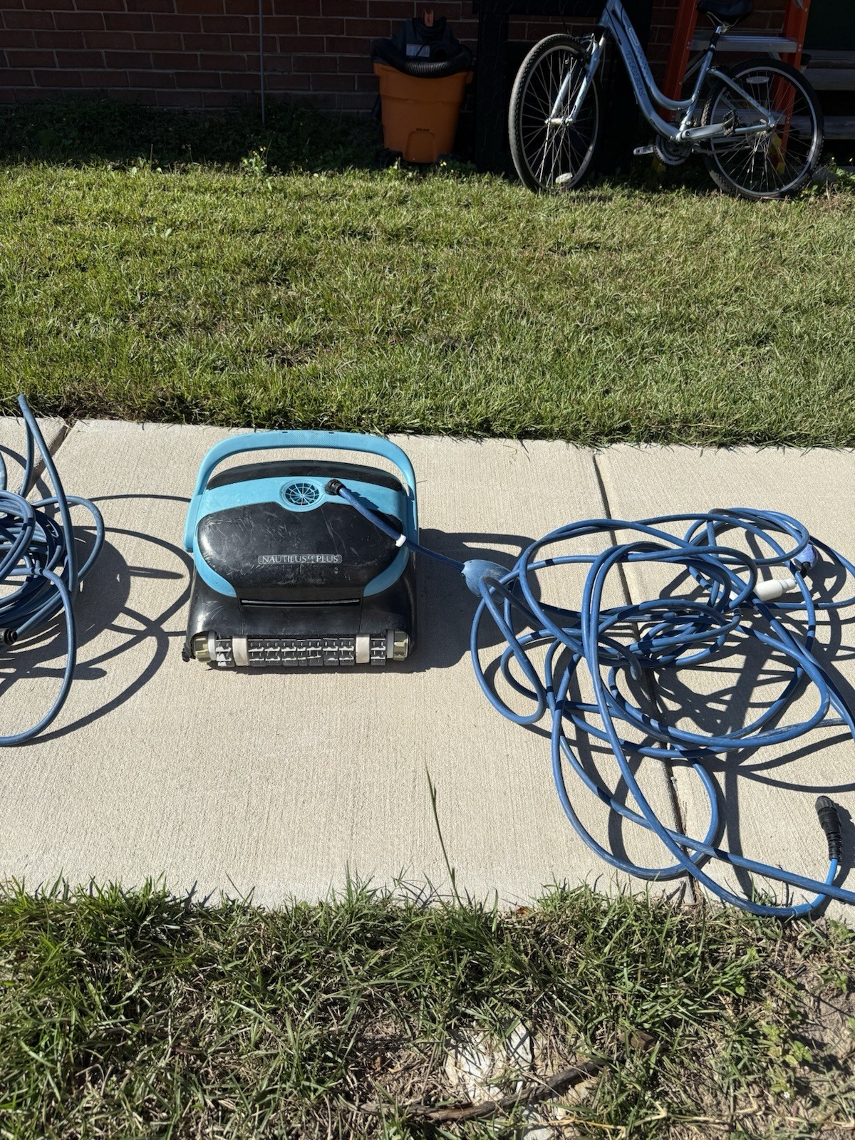 Dolphin Nautilus CC Plus Robotic Pool Cleaner SEE DETAILS PARTS OR REPAIR