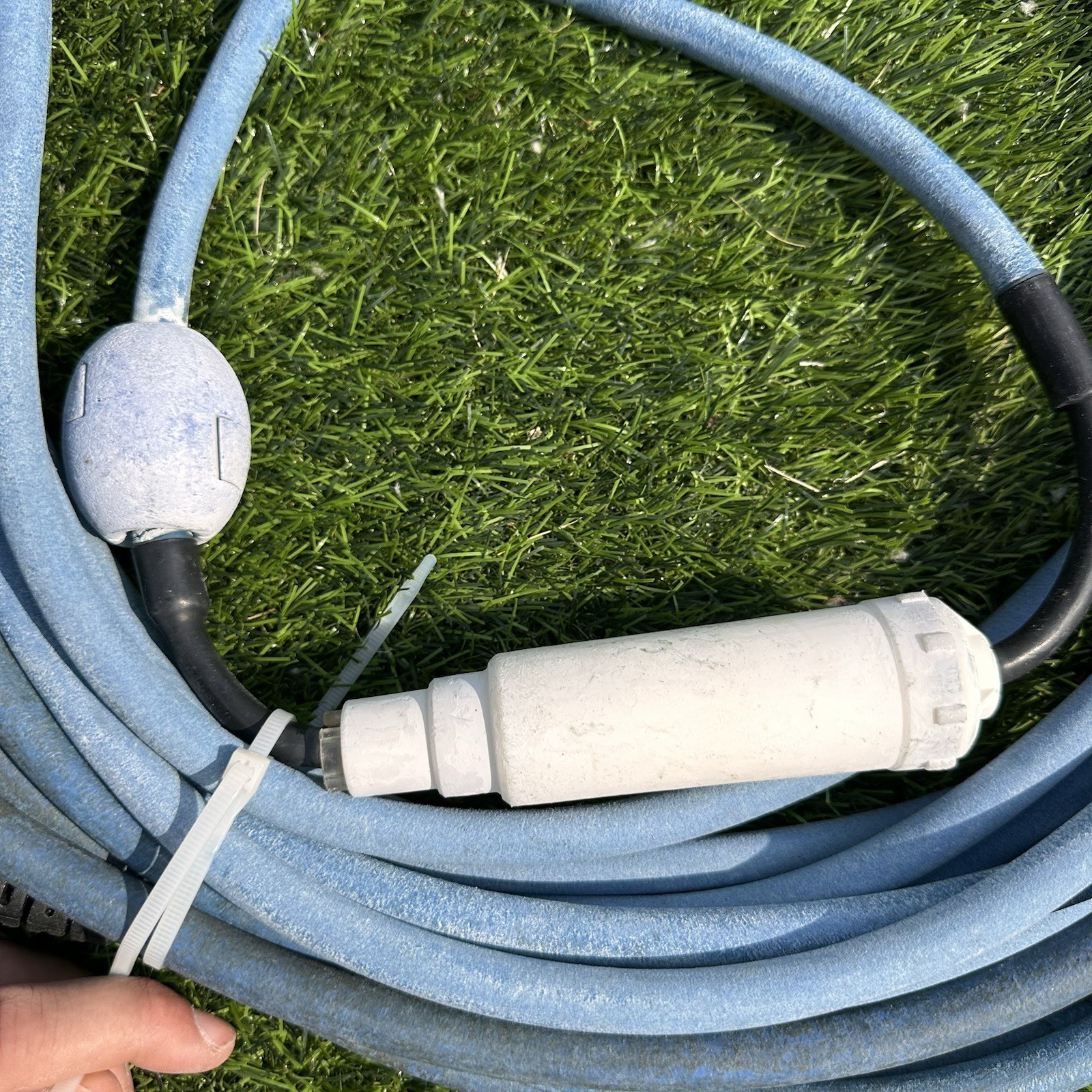 Maytronics Dolphin Oasis Z5i Robotic Pool Cleaner with WiFi UNTESTED