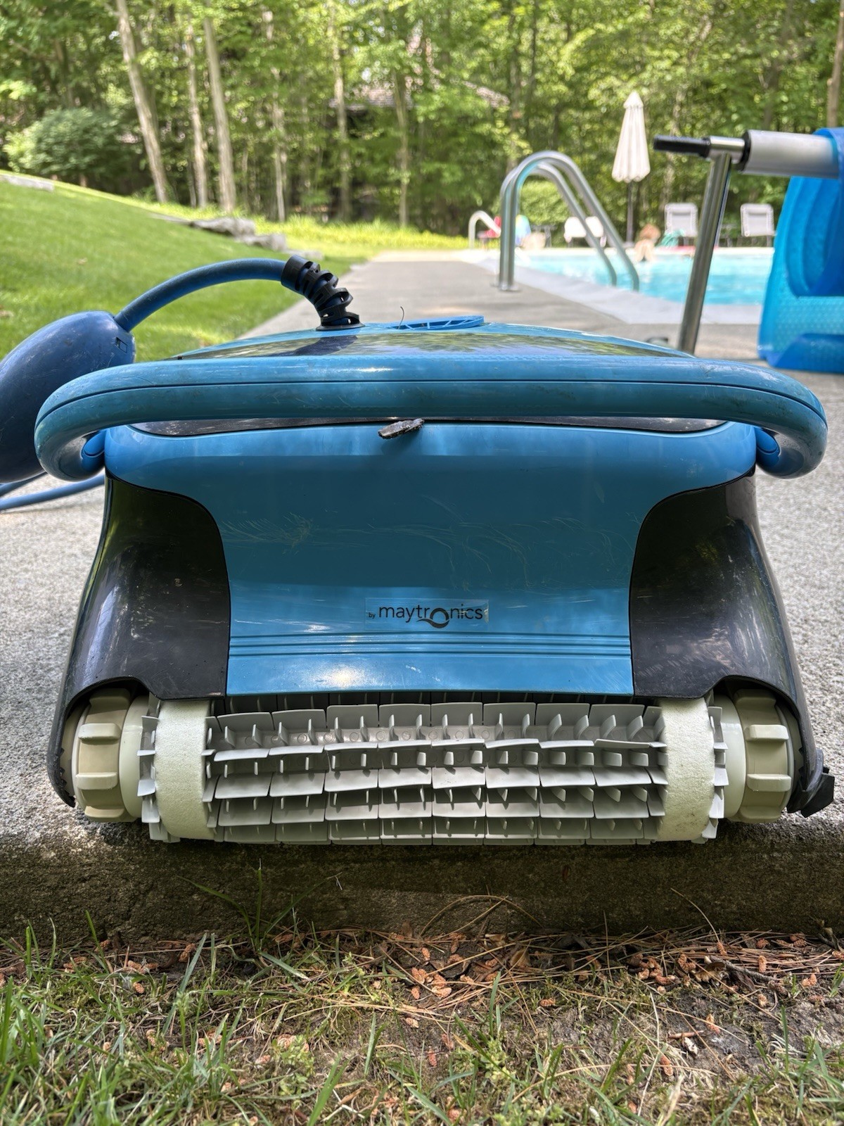 Dolphin Nautilus CC Plus Robotic Pool Cleaner Blue/Black – Maytronics