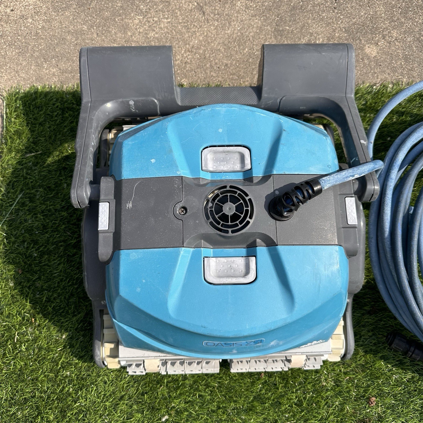 Maytronics Dolphin Oasis Z5i Robotic Pool Cleaner with WiFi UNTESTED
