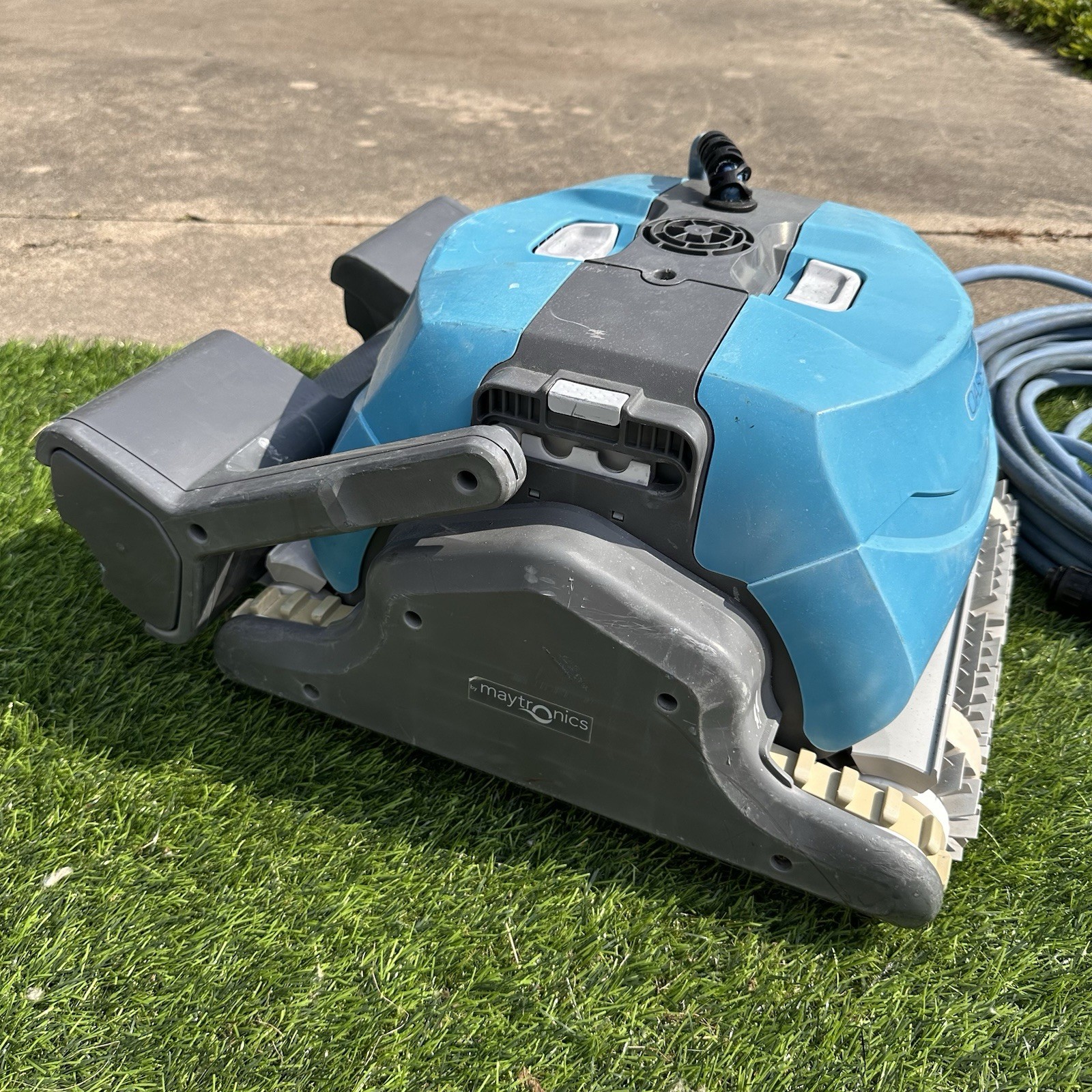Maytronics Dolphin Oasis Z5i Robotic Pool Cleaner with WiFi UNTESTED