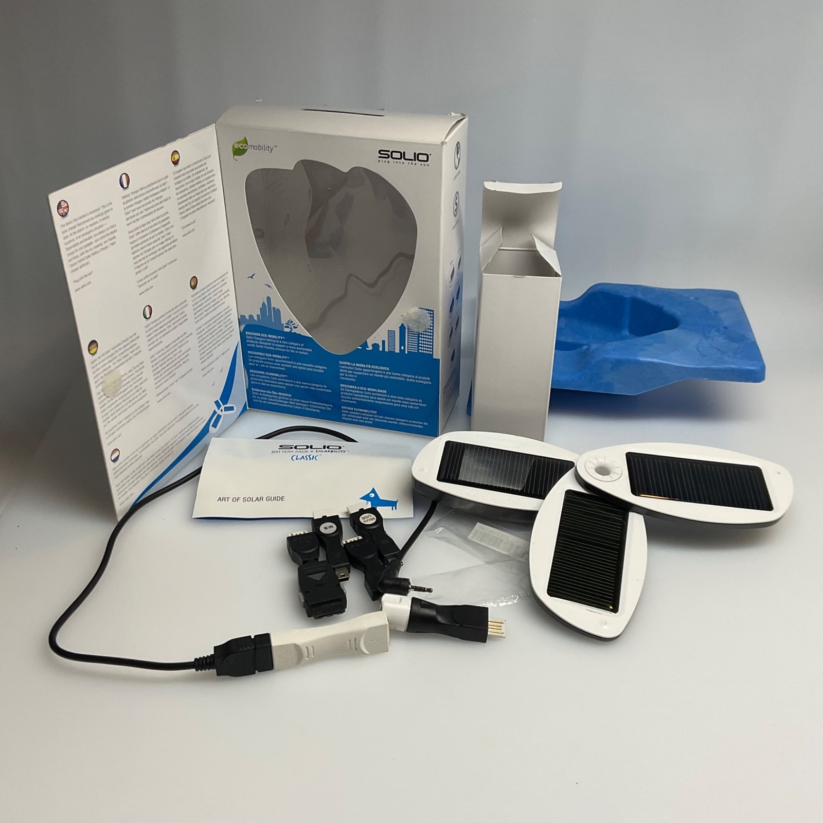 SOLIO Battery pack Classic solar charger Cell open box all cords w/box portable