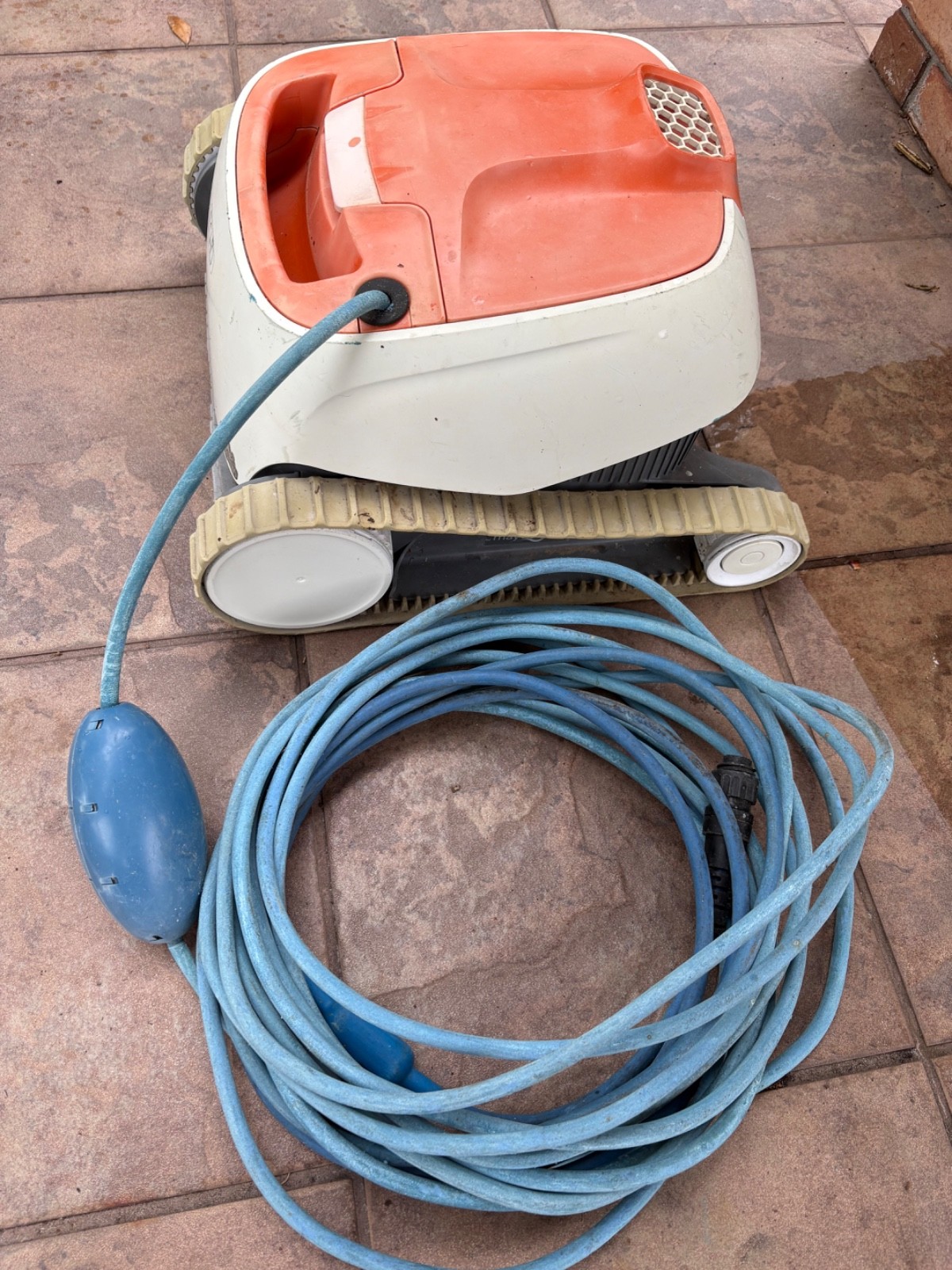 Maytronics Dolphin ECHO Pool Cleaner – used – unit only, no power supply