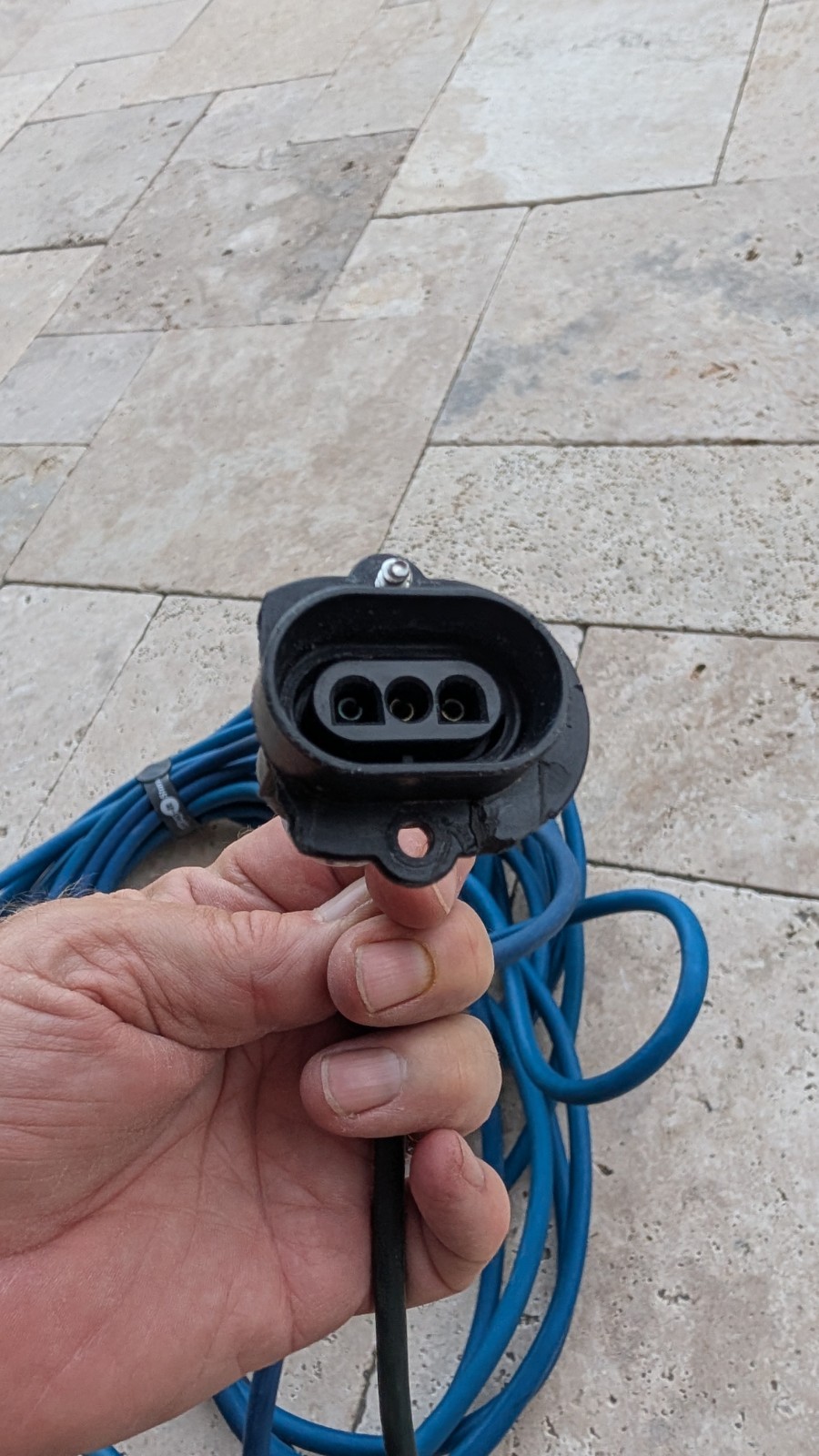 Blue Polaris robotic Pool Cleaner floating power cable