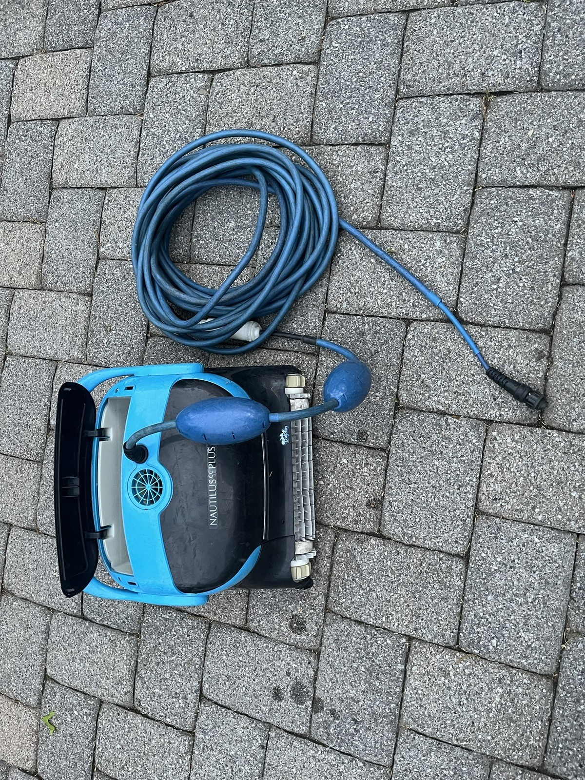 Dolphin Nautilus CC Plus Robotic Pool Cleaner SEE DETAILS PARTS OR REPAIR