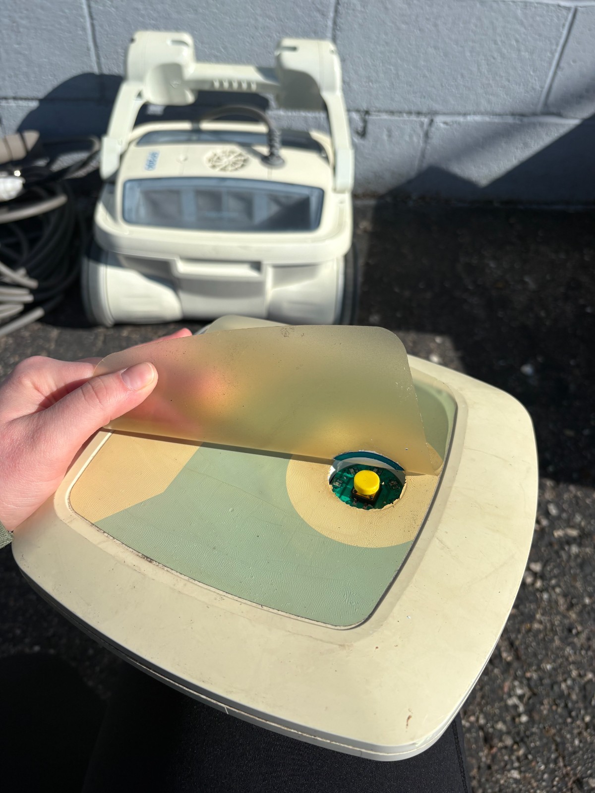 Aguabot SP200 Robotic Pool Cleaner – For Parts or Repair – No Power