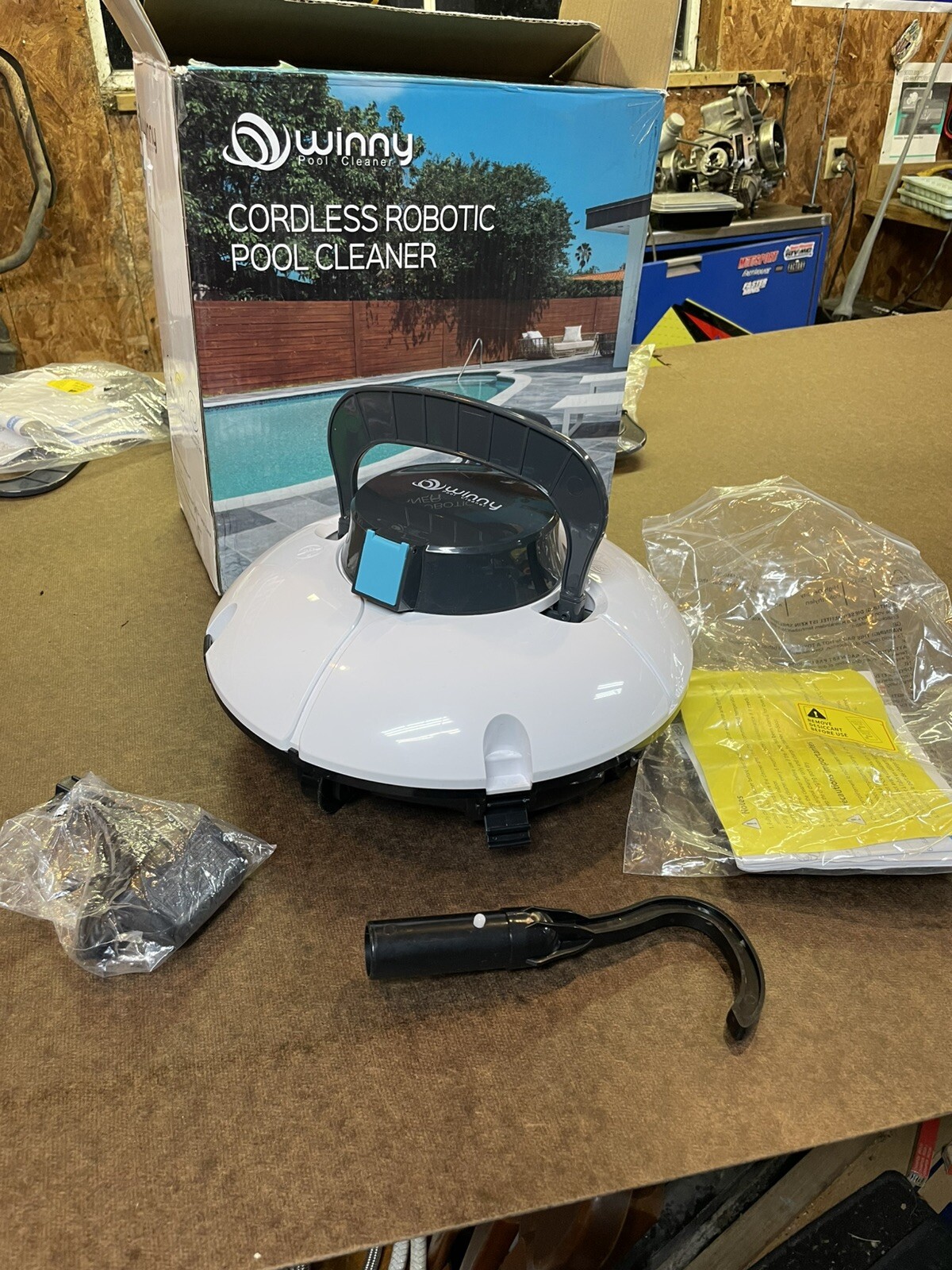 Winny 200 SE Cordless Robotic Pool Cleaner HJ1102