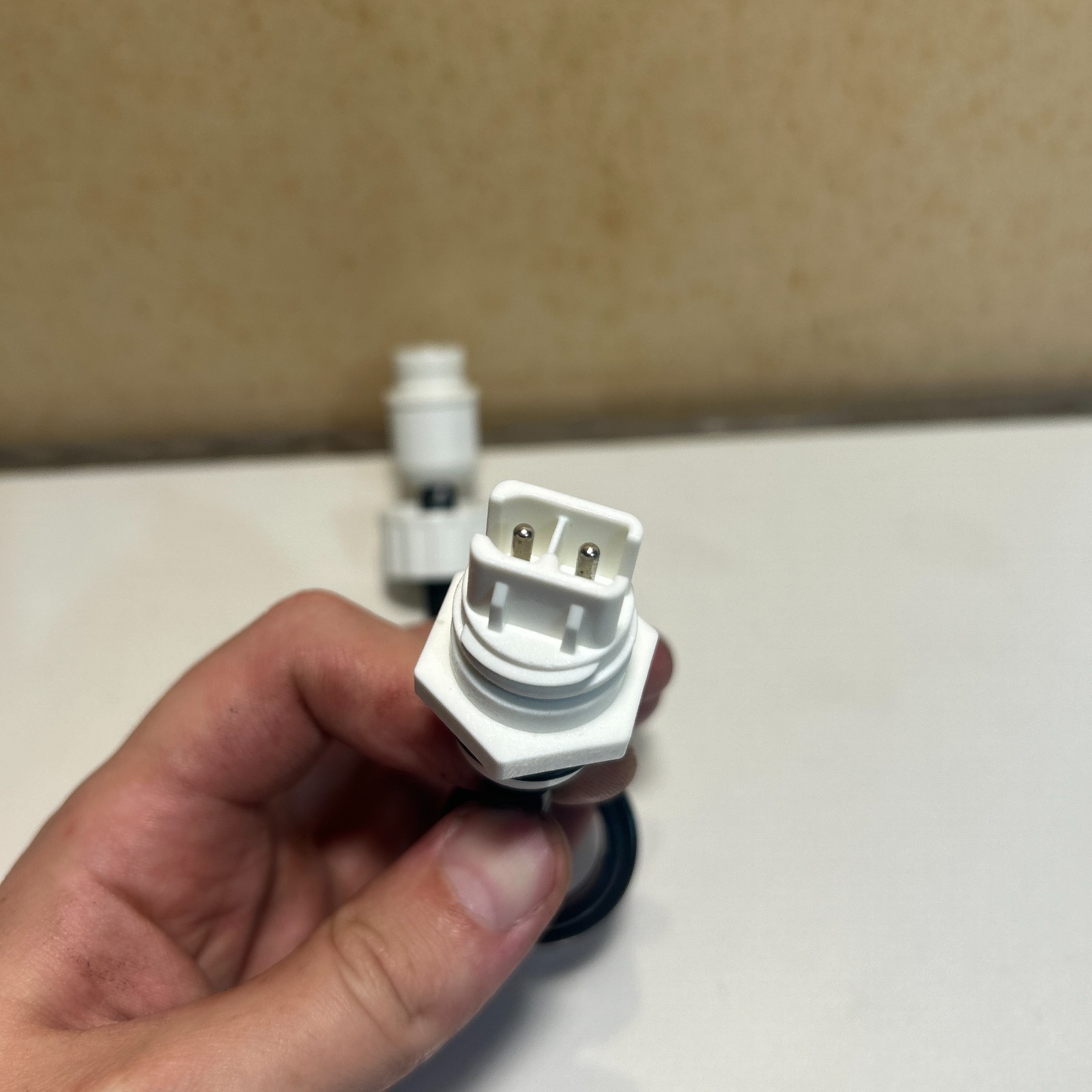 WYBOT C1 Cordless Robotic Pool Vacuum Cleaner Charging Port