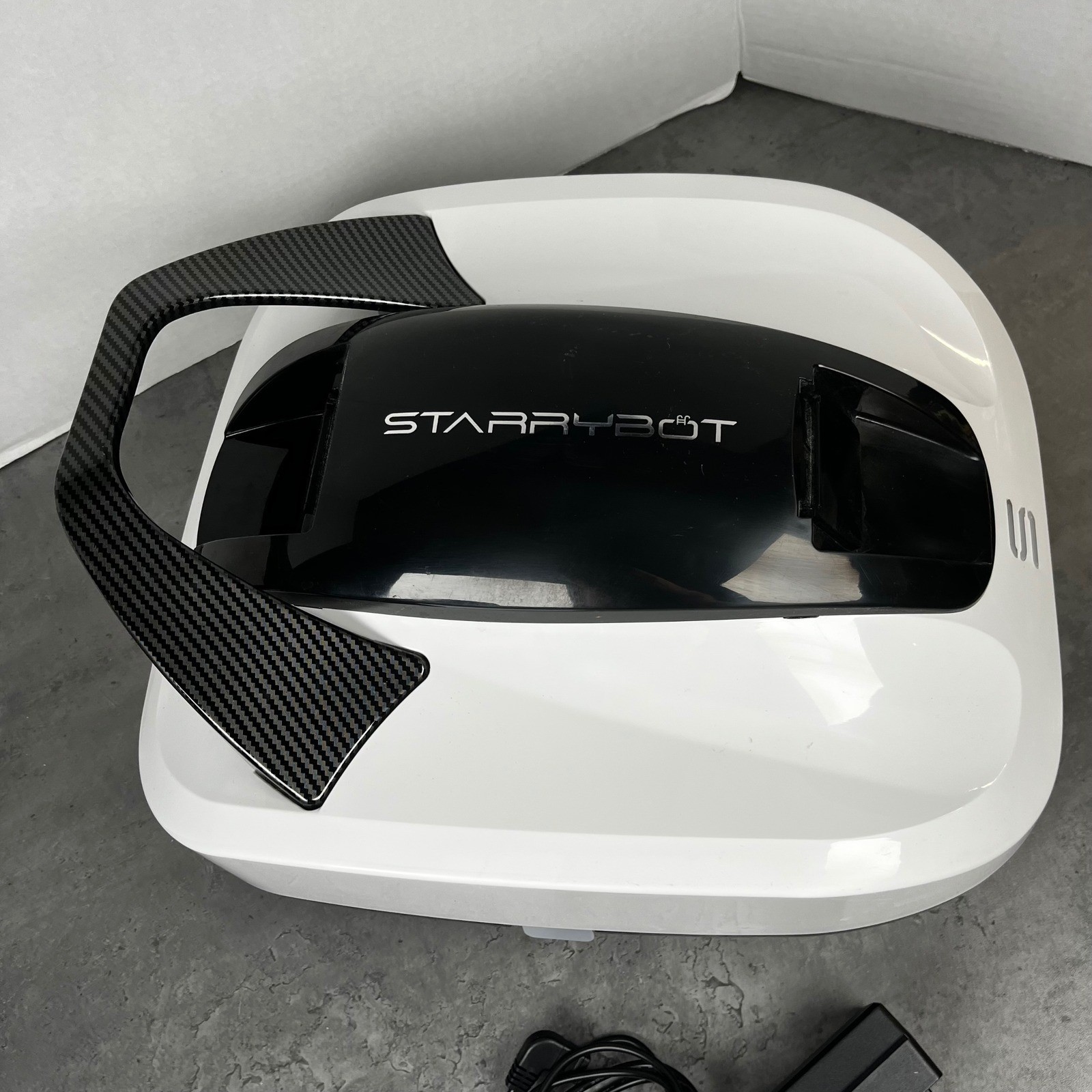 Starrybot Cordless Robotic Pool Cleaner ET2310 White Black Carbon Fiber Handle