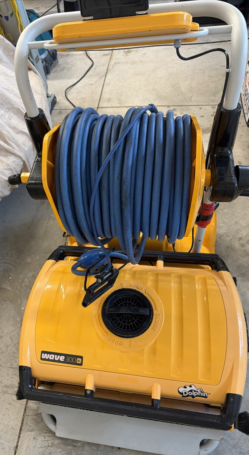 Dolphin Wave 300XL Pool Cleaner, Caddy Base Mount, and New Remote Control