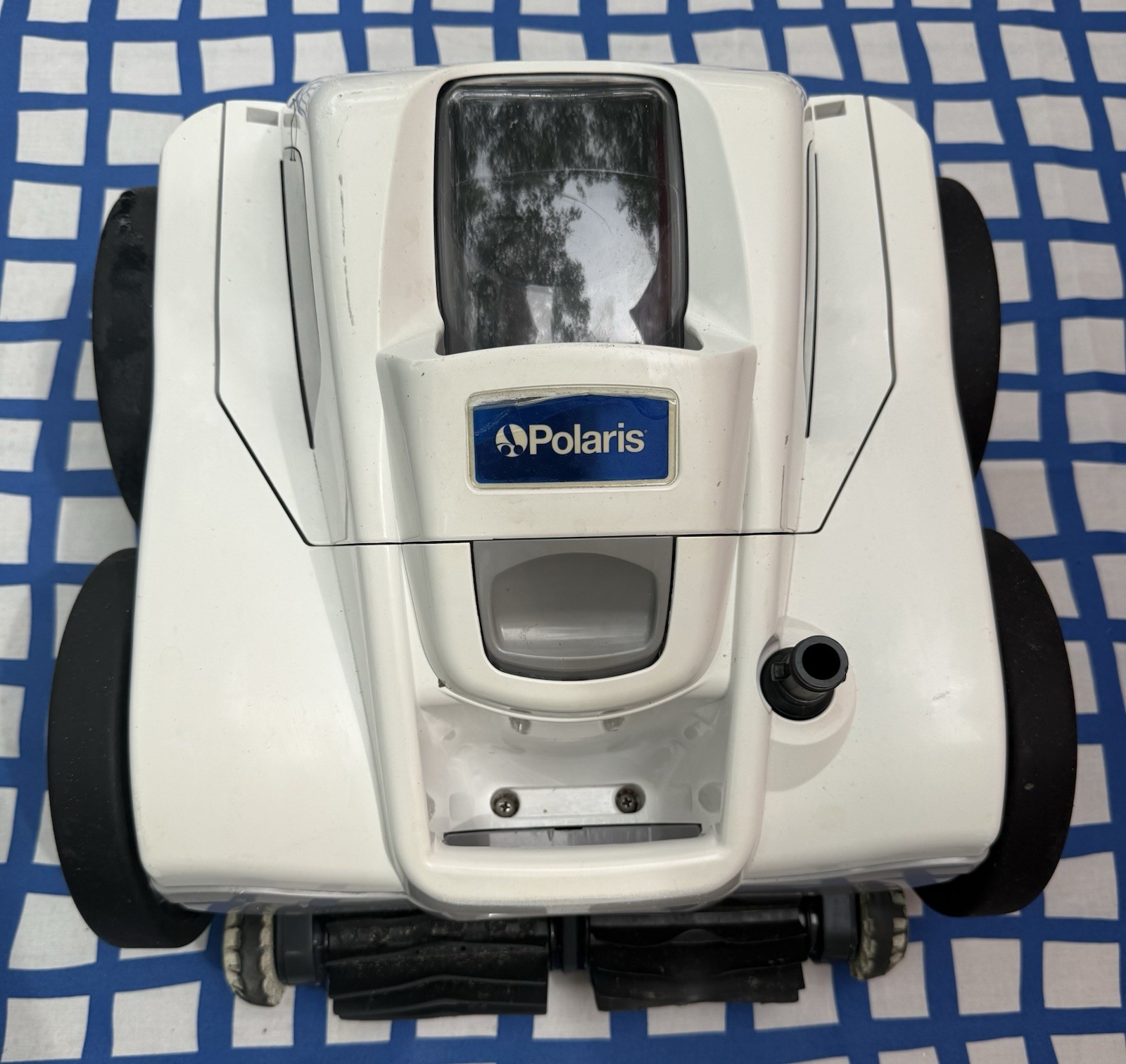 The Polaris Quattro P40 Pressure Side Pool Cleaner