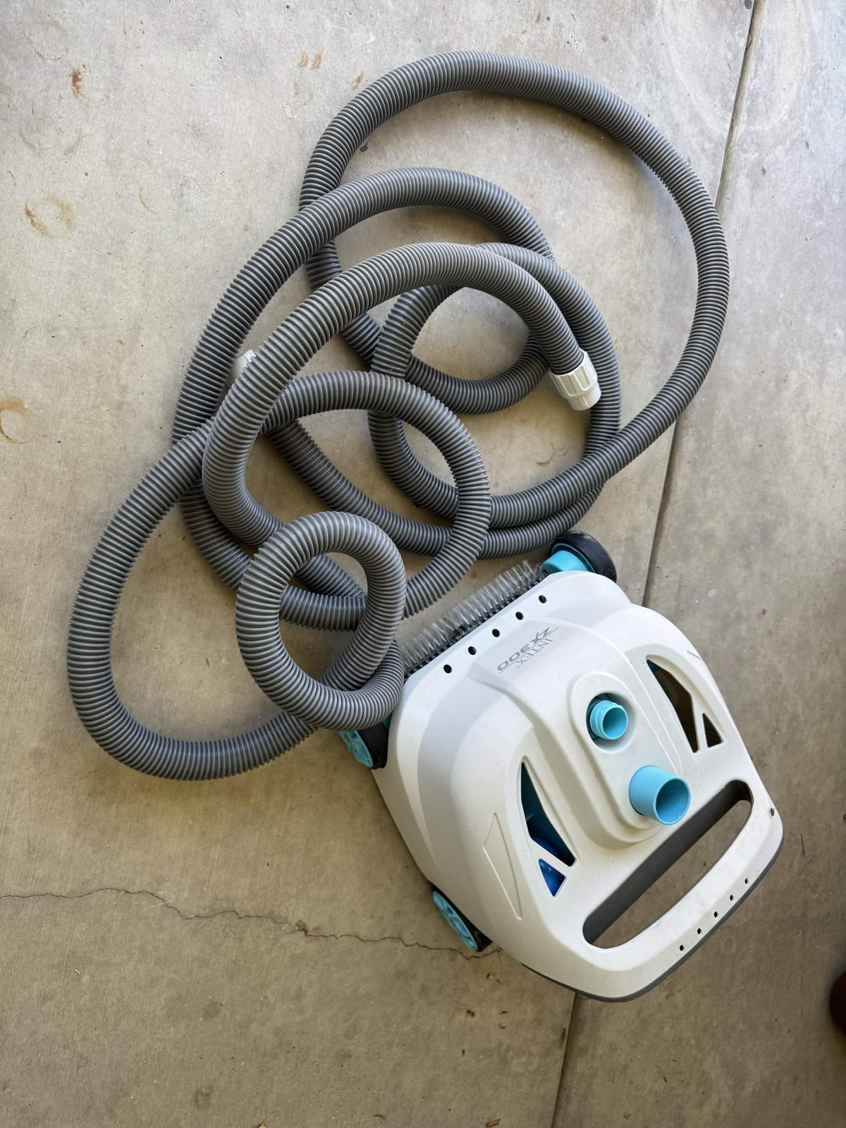 Intex ZX300 Vacuum for Above Ground Pools comes with 21 ft hose and original box