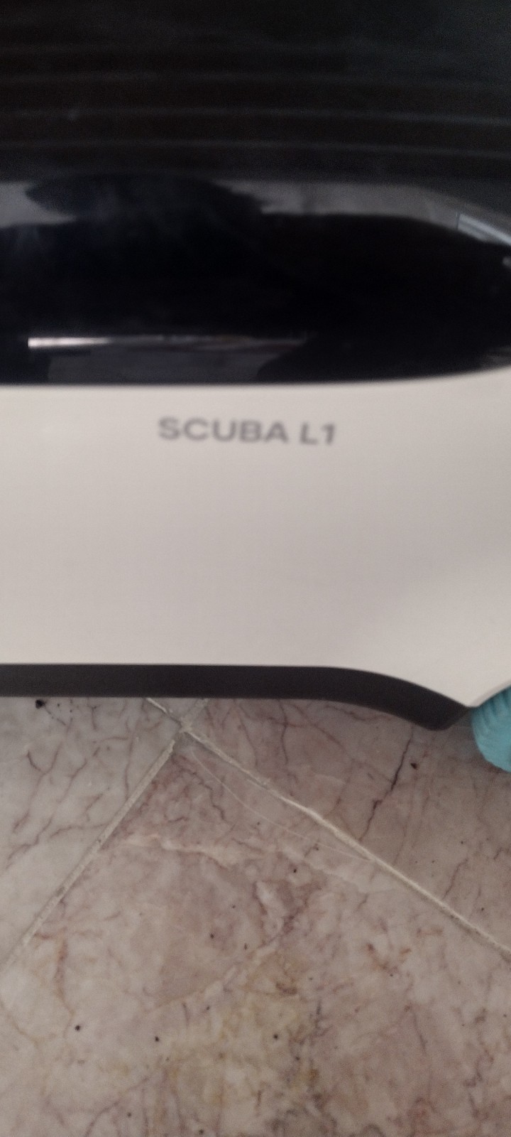 Aiper pool cleaning scuba L1 previously owned! Robot cleaner cordless! Wow!
