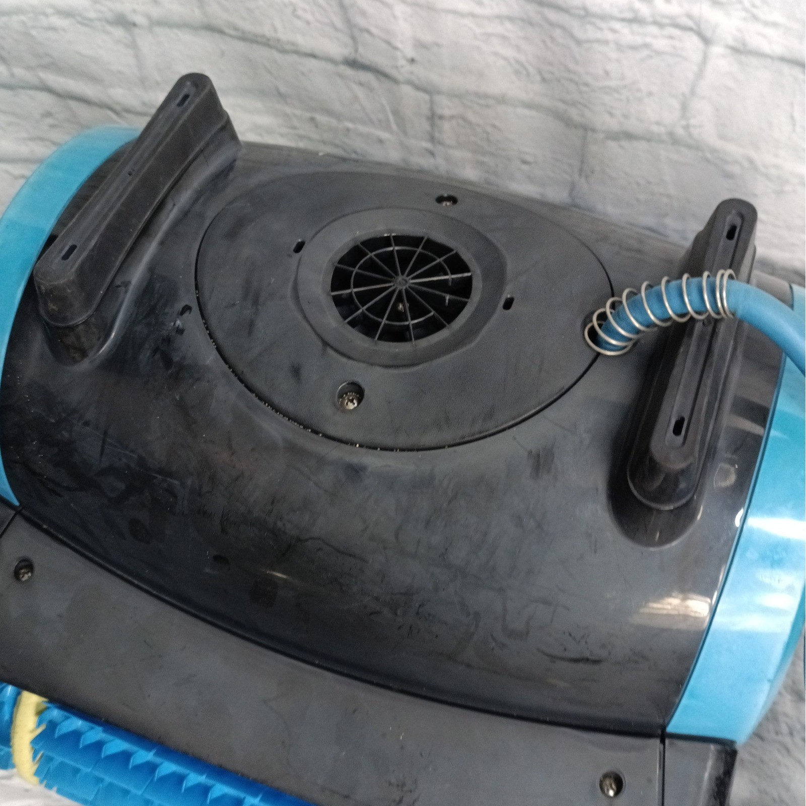 Dolphin Nautilus CC Plus Maytronics Robotic Pool Cleaner Untested
