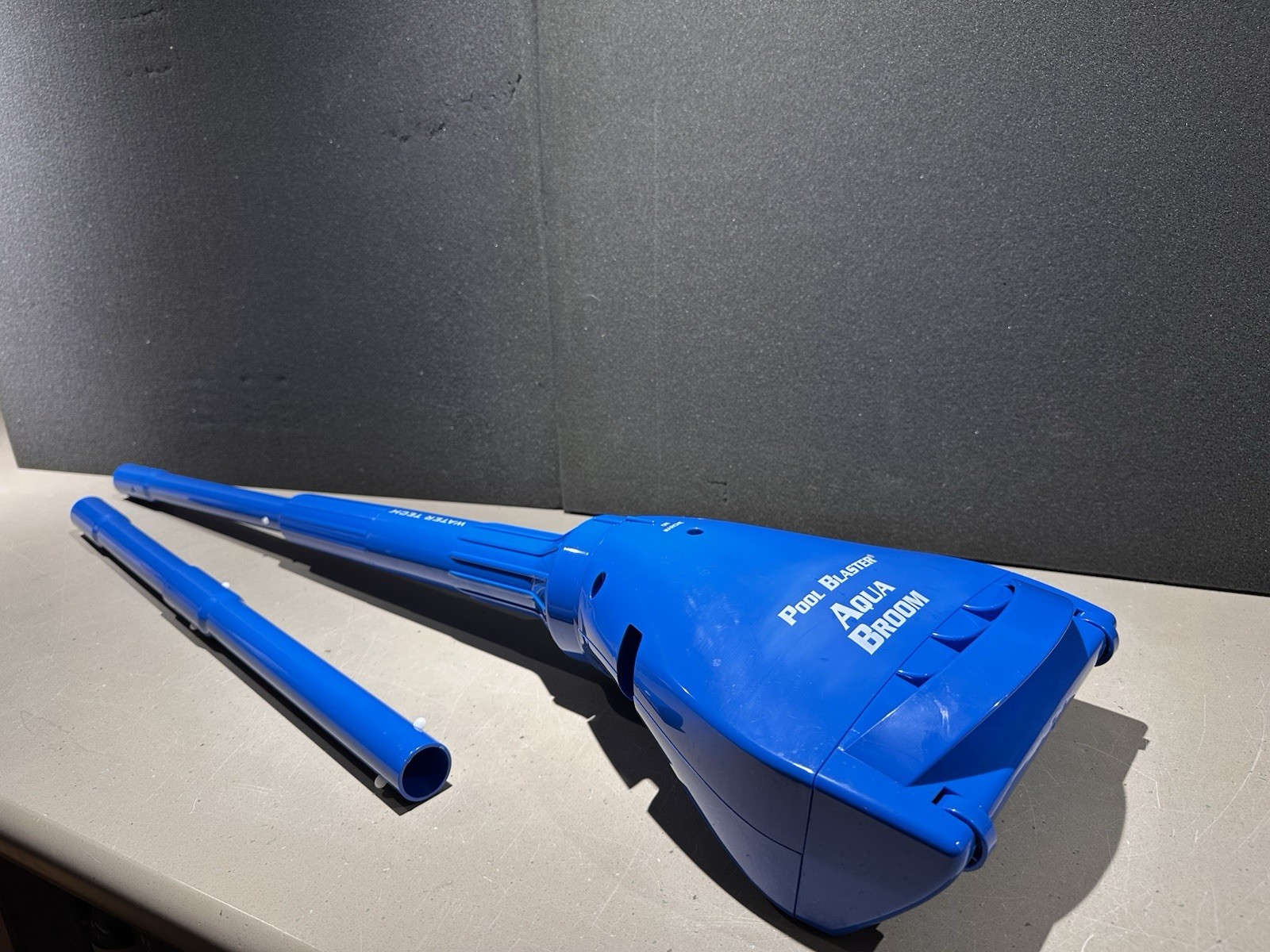 POOL BLASTER Aqua Broom XL Ultra Cordless Pool & Spa Vacuum Cleaner with PoleSet