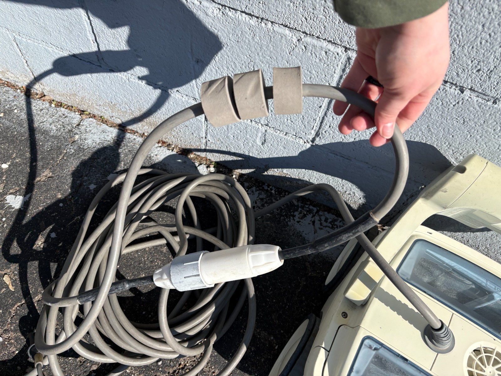 Aguabot SP200 Robotic Pool Cleaner – For Parts or Repair – No Power