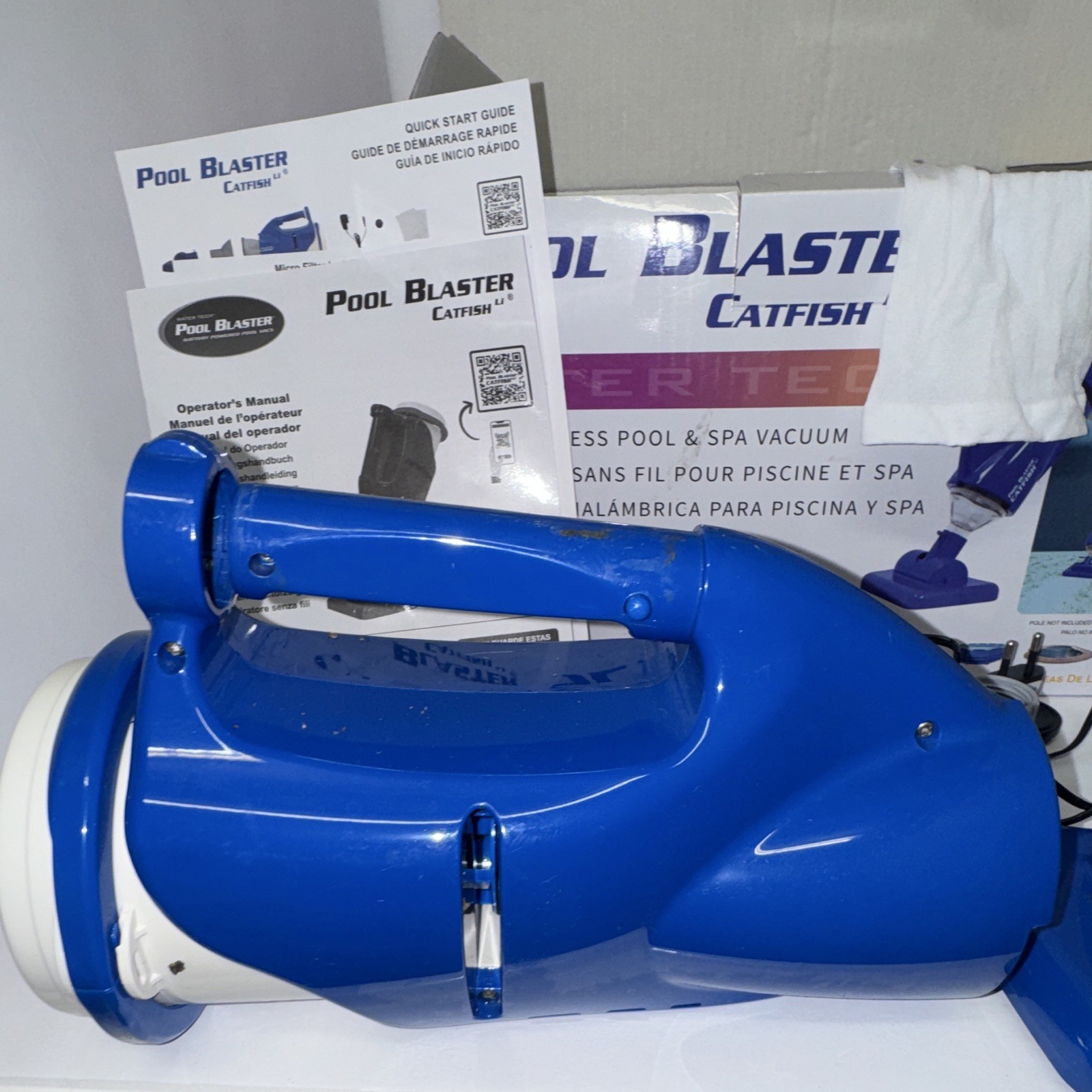 Pool Blaster Catfish Li Cordless Pool & Spa Vacuum Blue/White UL w/ Manuals