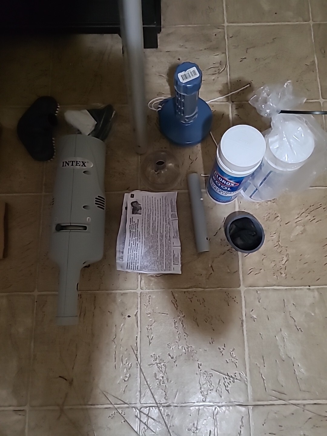 Intex Rechargeable Handheld Above Pool Vacuum Cleaner W/ 2 Cans Of Tablets