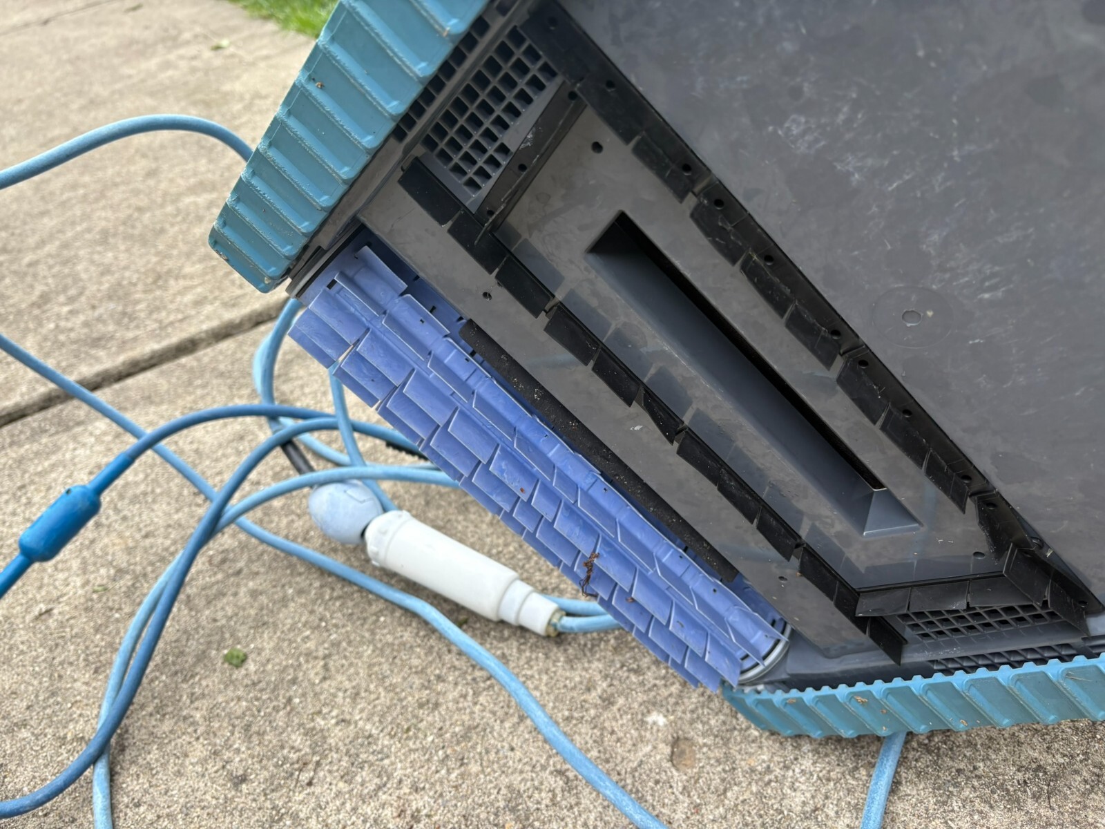 Dolphin S200 Robotic Pool Cleaner For Parts or Repair