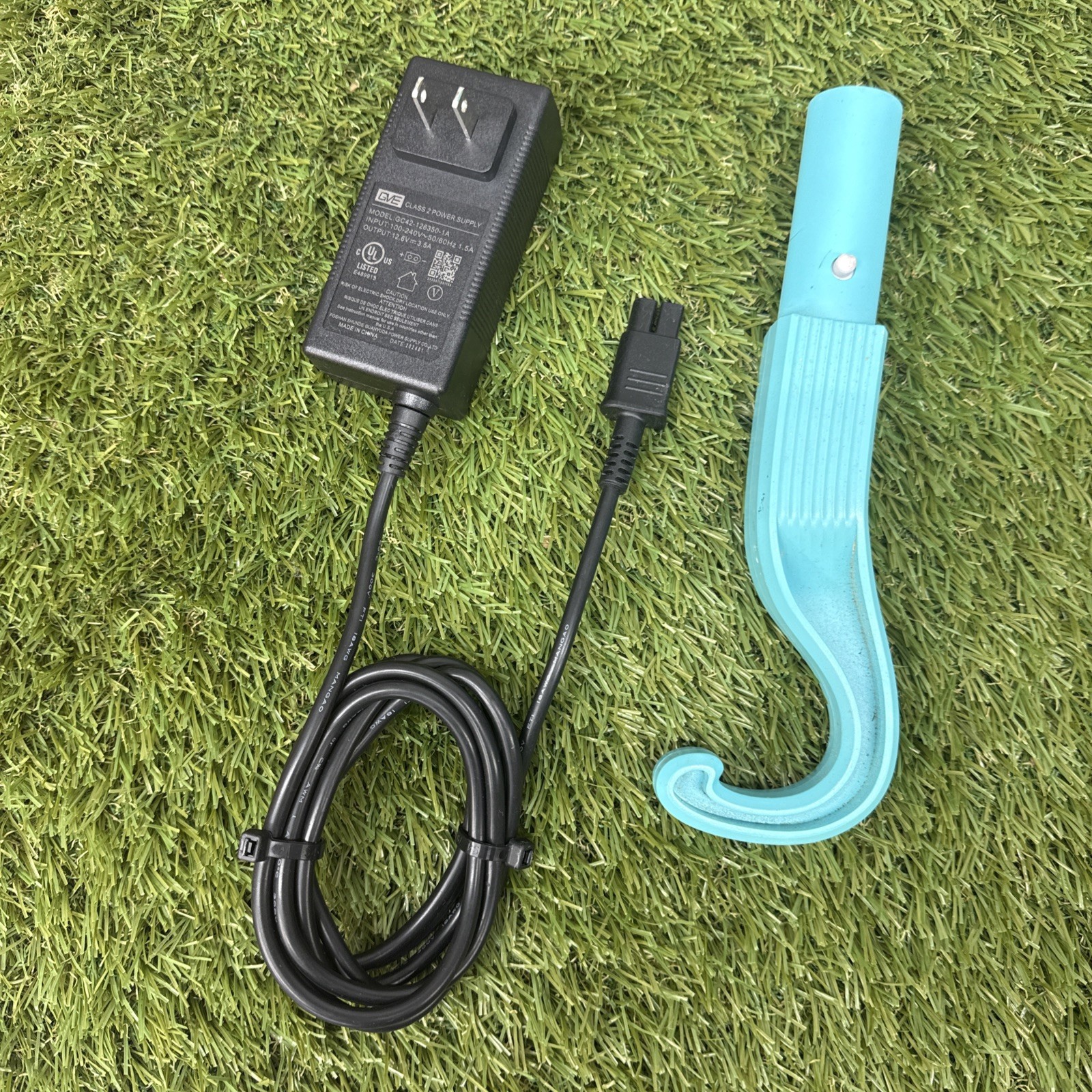 Aiper Scuba E1 Cordless Robotic Pool Cleaner Vacuum w/ Charger & Hook TESTED
