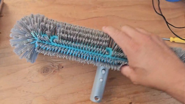Heavy Duty 17.5&Prime; Swimming Pool Brush Head – Aluminum, Nylon Bristles, EZ Clips