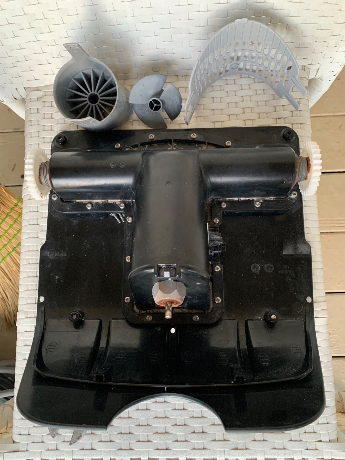 Polaris 9650iQ Sport Robotic Pool Cleaner control unit and gearbox assembly with