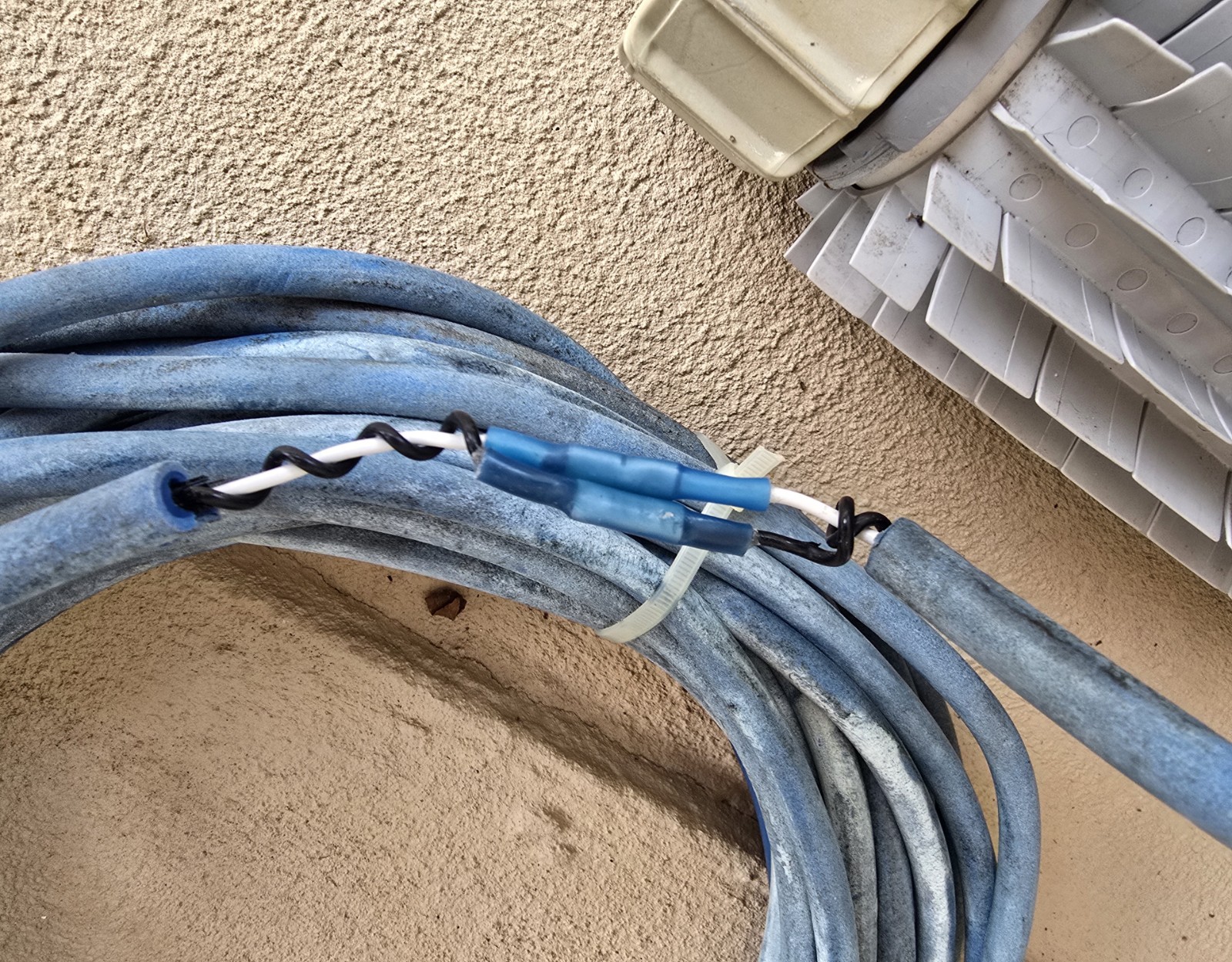 Dolphin Active 20 Robotic Pool Cleaner | Top Load Basket | Cable | No Power…