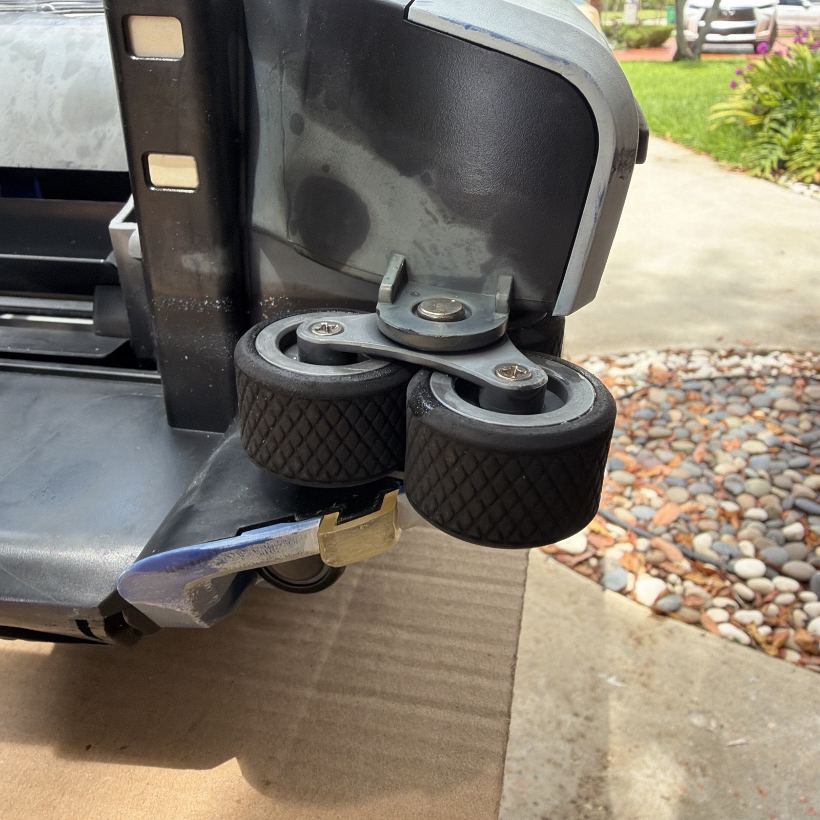 Betta Bot Vacuum for Swimming Pool Water Cleaning For Parts/repairs UNTESTED