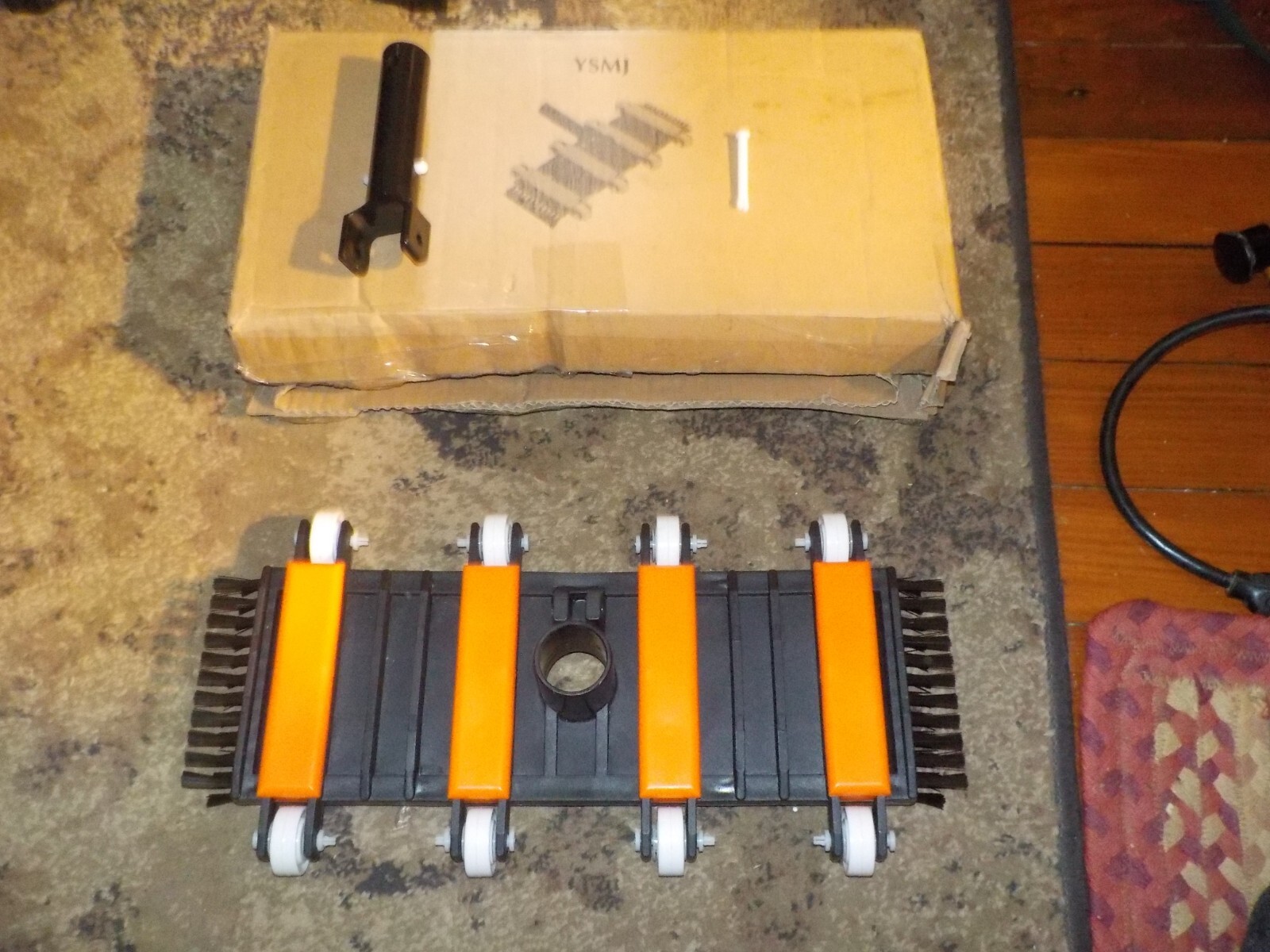 Pool Vacuum Head with Brushes and Wheels