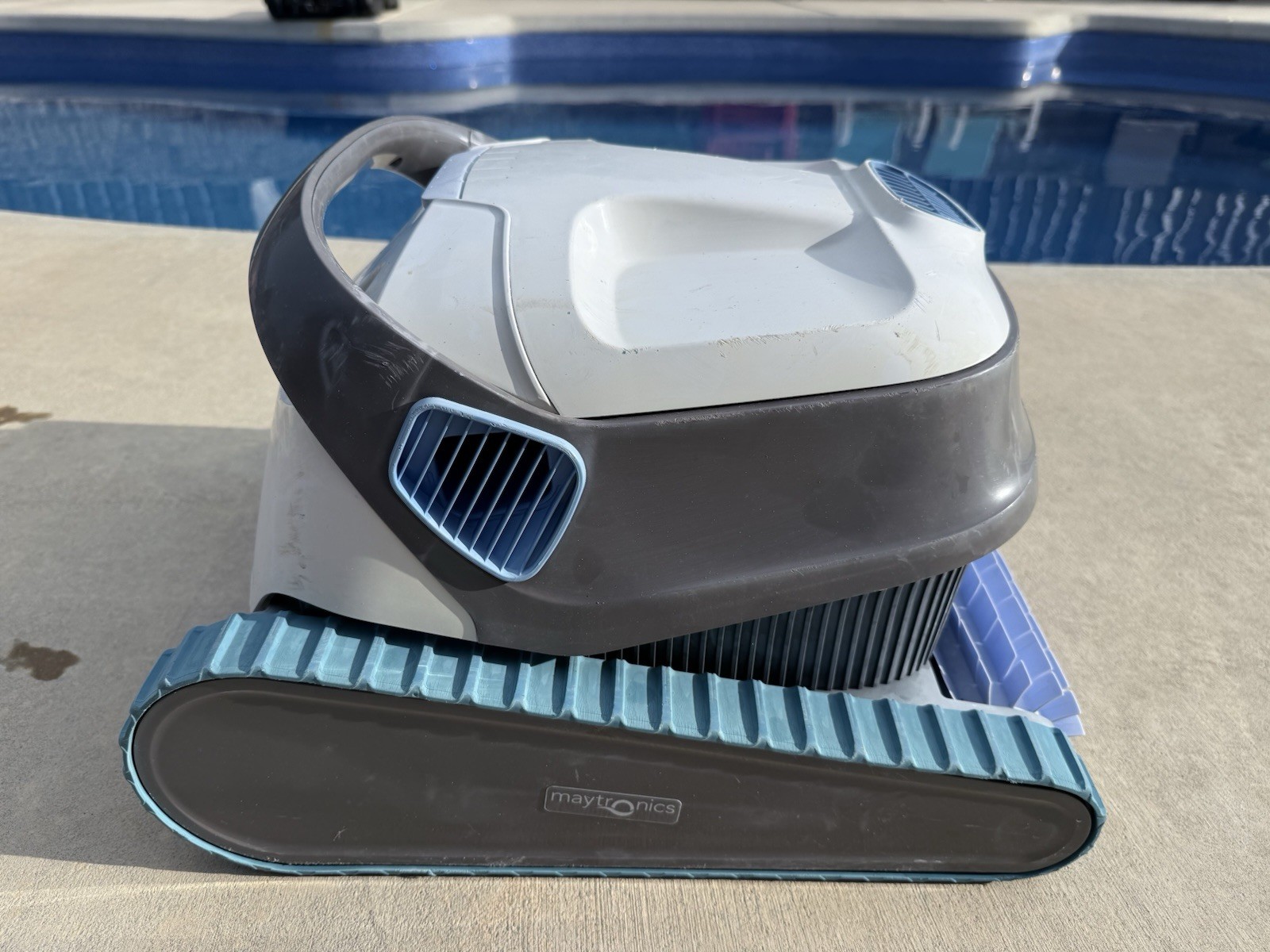 Maytronics Dolphin S200 Pool Cleaner SHELL & PARTS ONLY – No Motor Unit