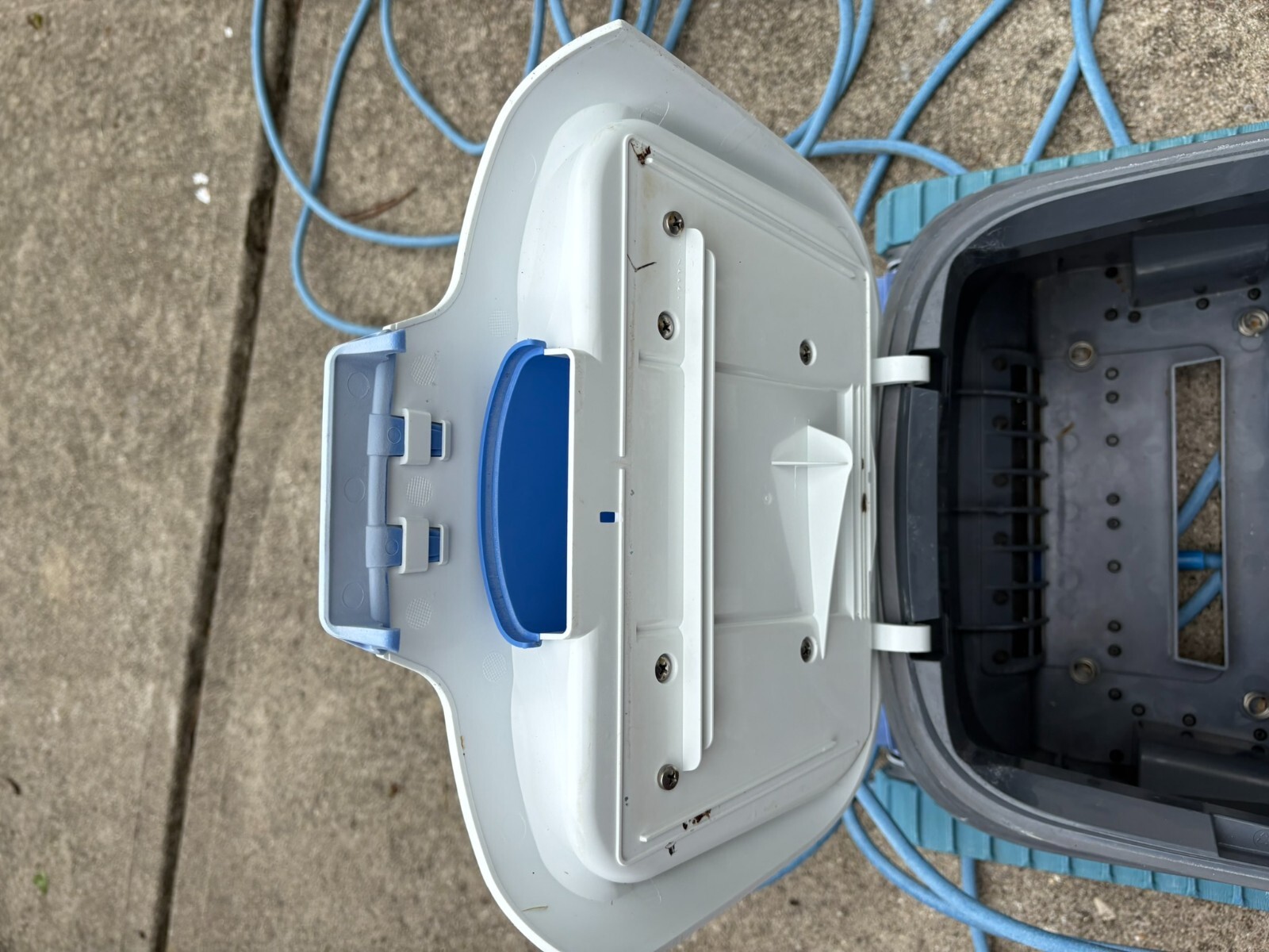Dolphin S200 Robotic Pool Cleaner For Parts or Repair