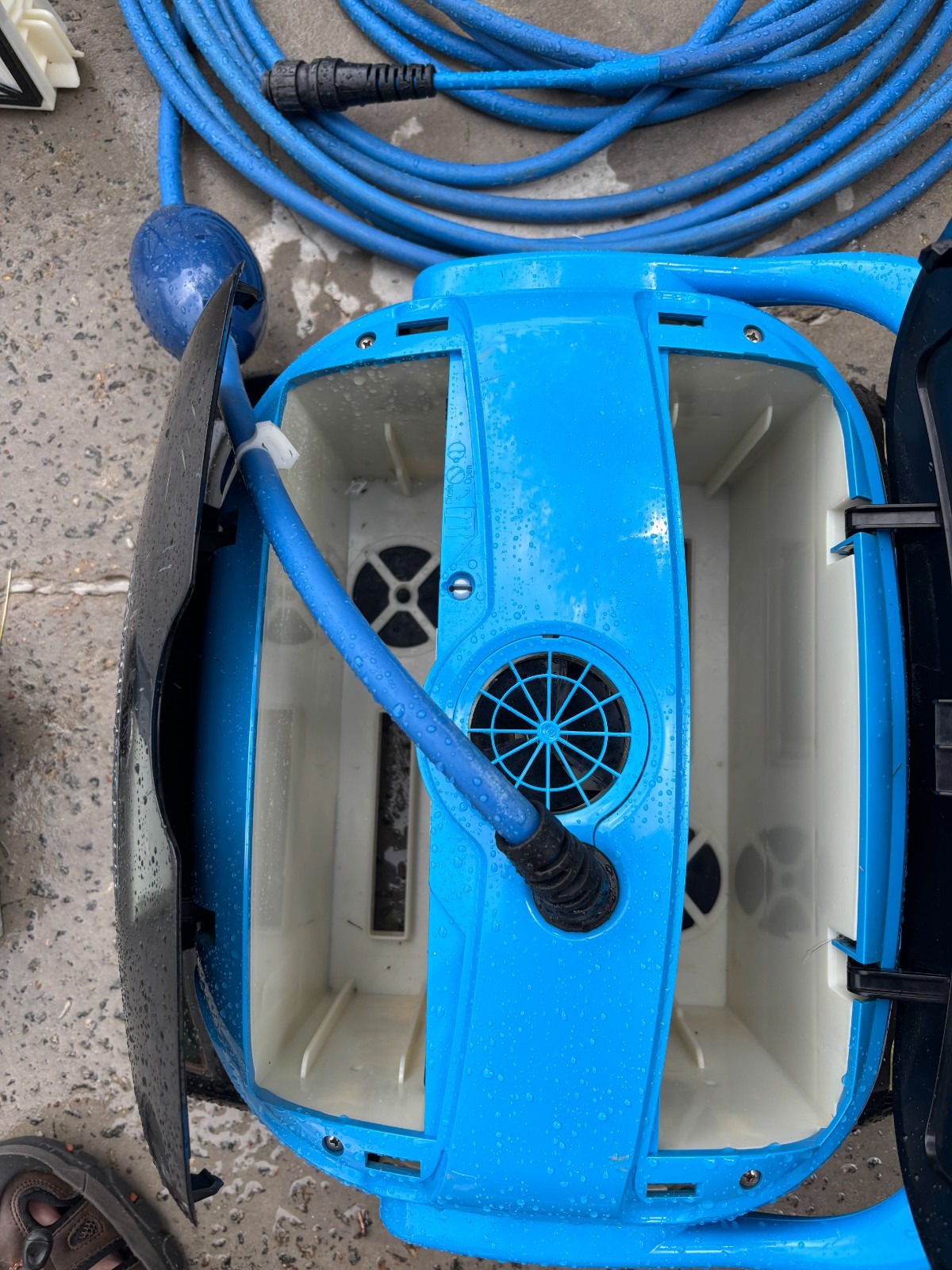 Dolphin Nautilus CC Plus Robotic Pool Vacuum Cleaner with Wi-Fi Pool Cleaning