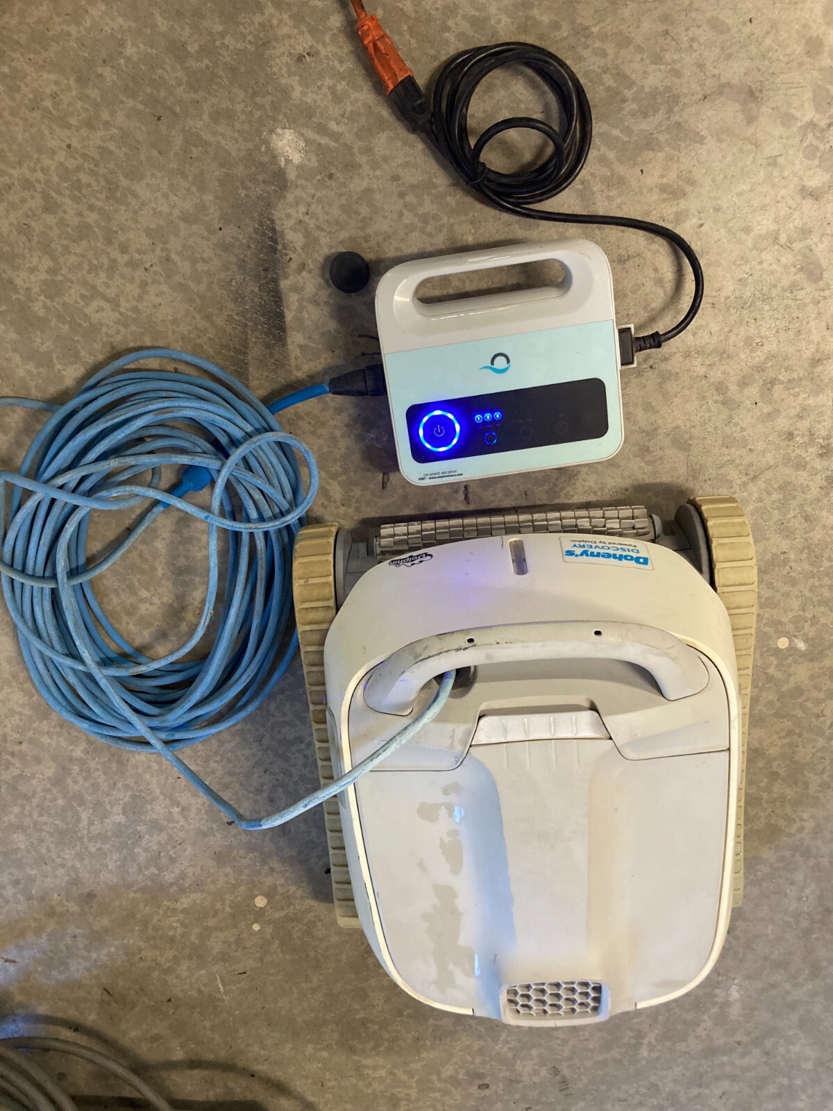 Dolphin Discovery Pool Cleaning Robot with working power supply