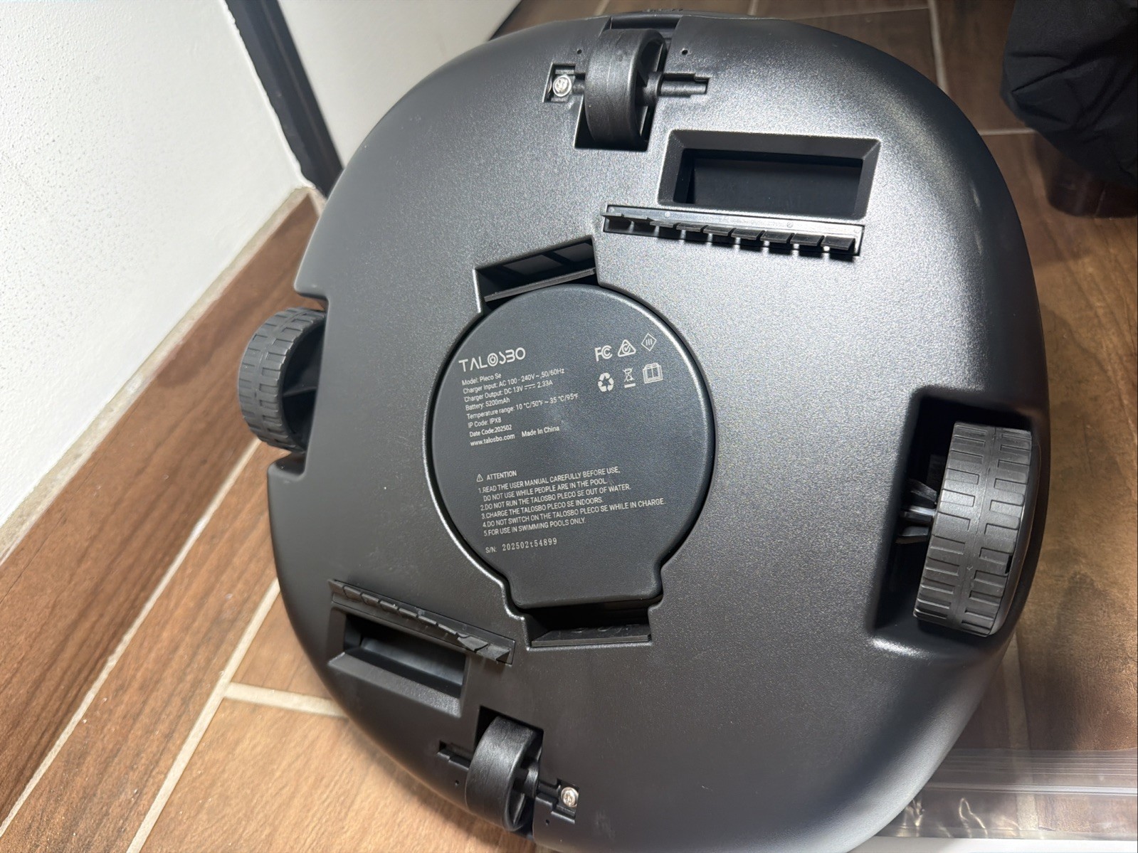 Talosbo Se Cordless Robotic Pool Cleaner with 130Mins Runtime – BLACK