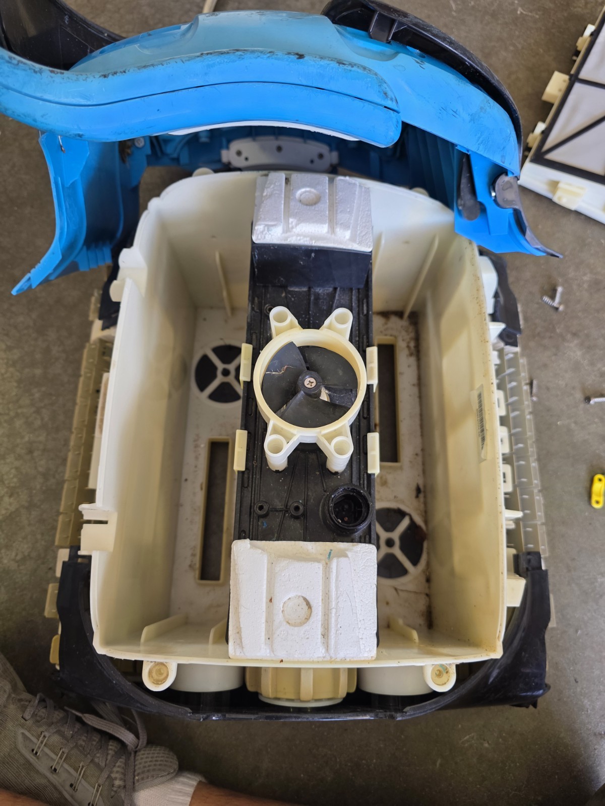 Dolphin Nautilus CC Plus Robotic Pool Cleaner Blue/Black As Is Parts Repair
